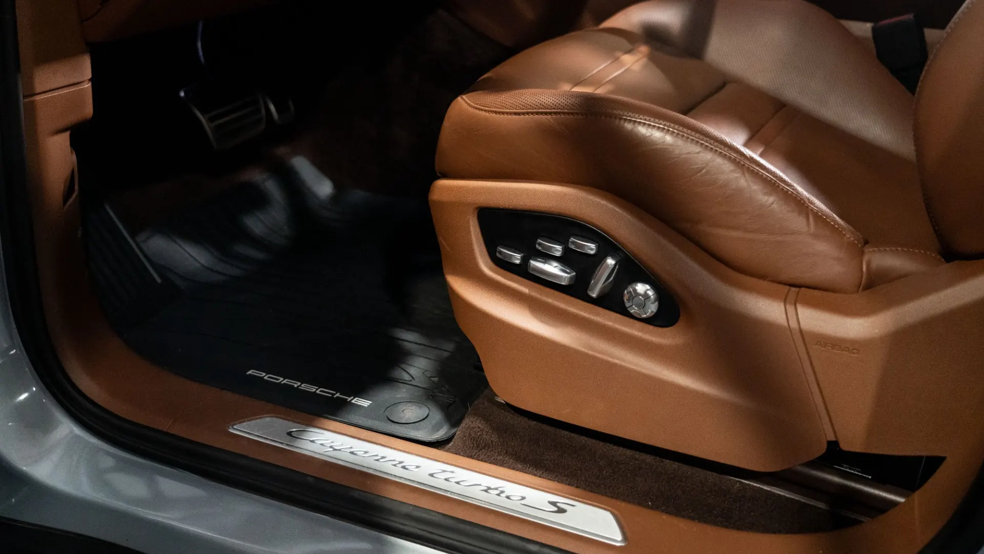 Porsche Cayenne — photo 17