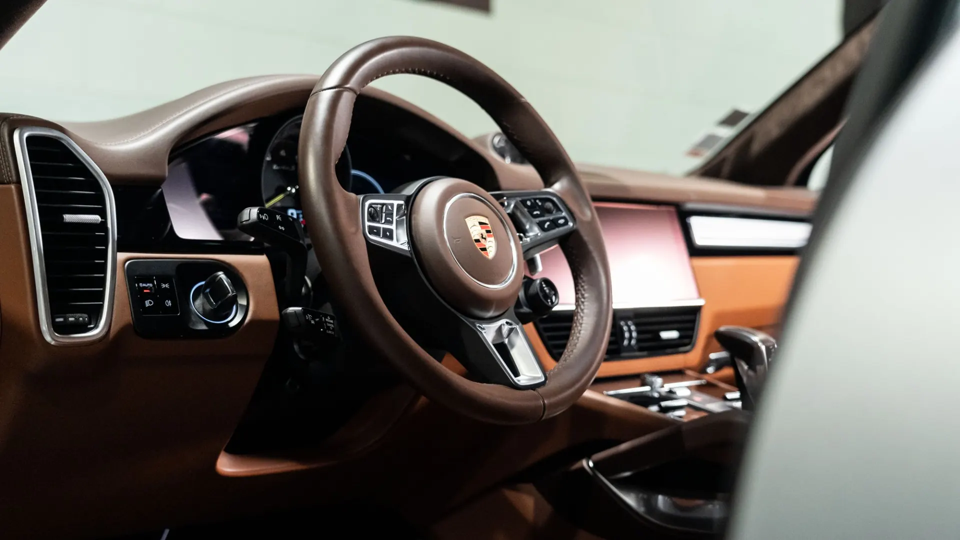 Porsche Cayenne — photo 16