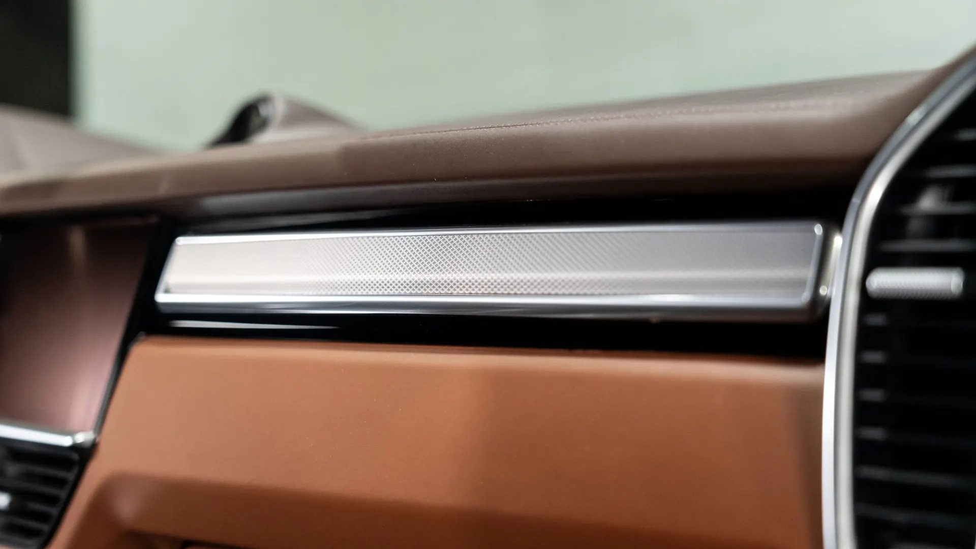Porsche Cayenne — photo 13