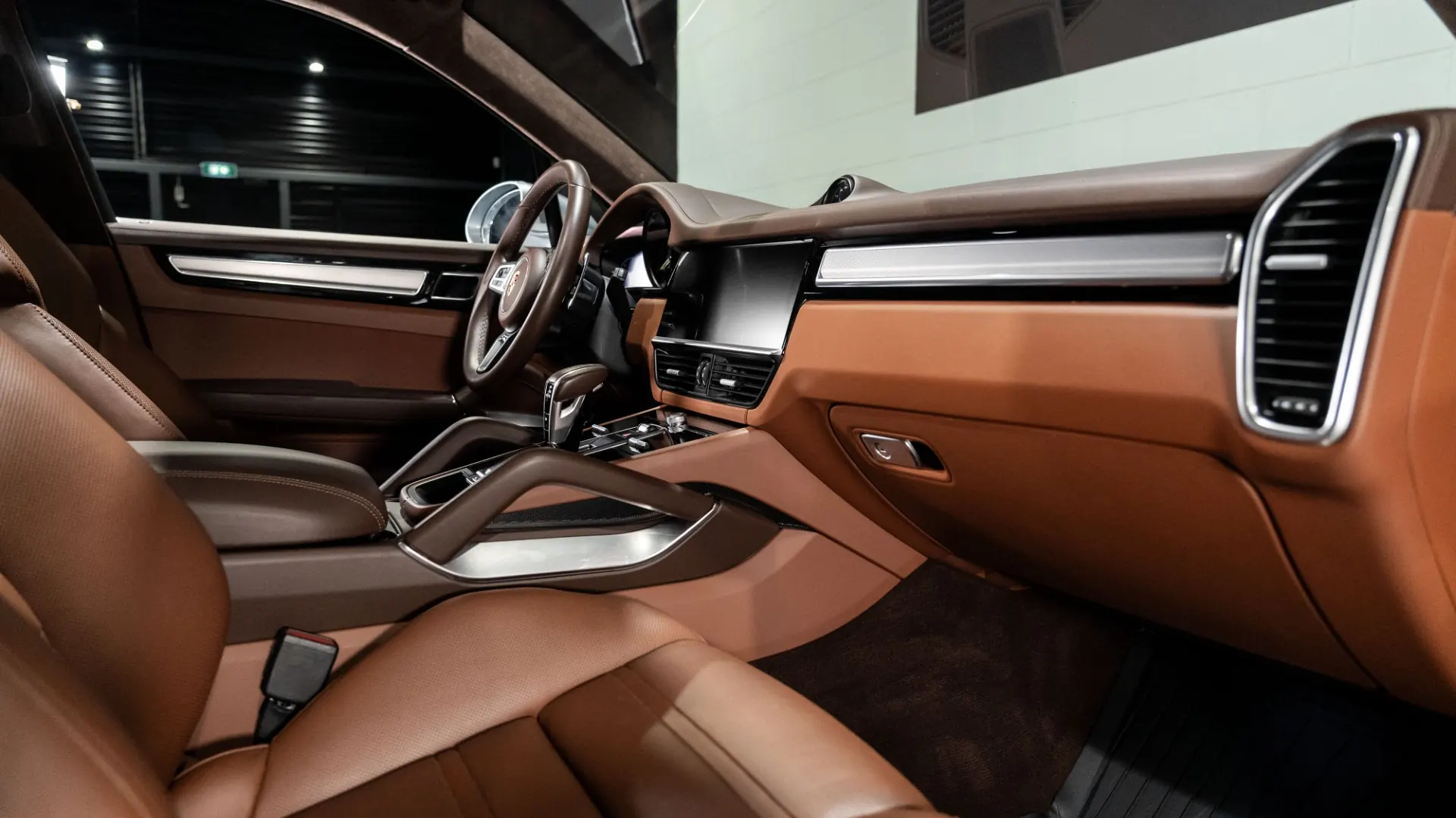 Porsche Cayenne — photo 12