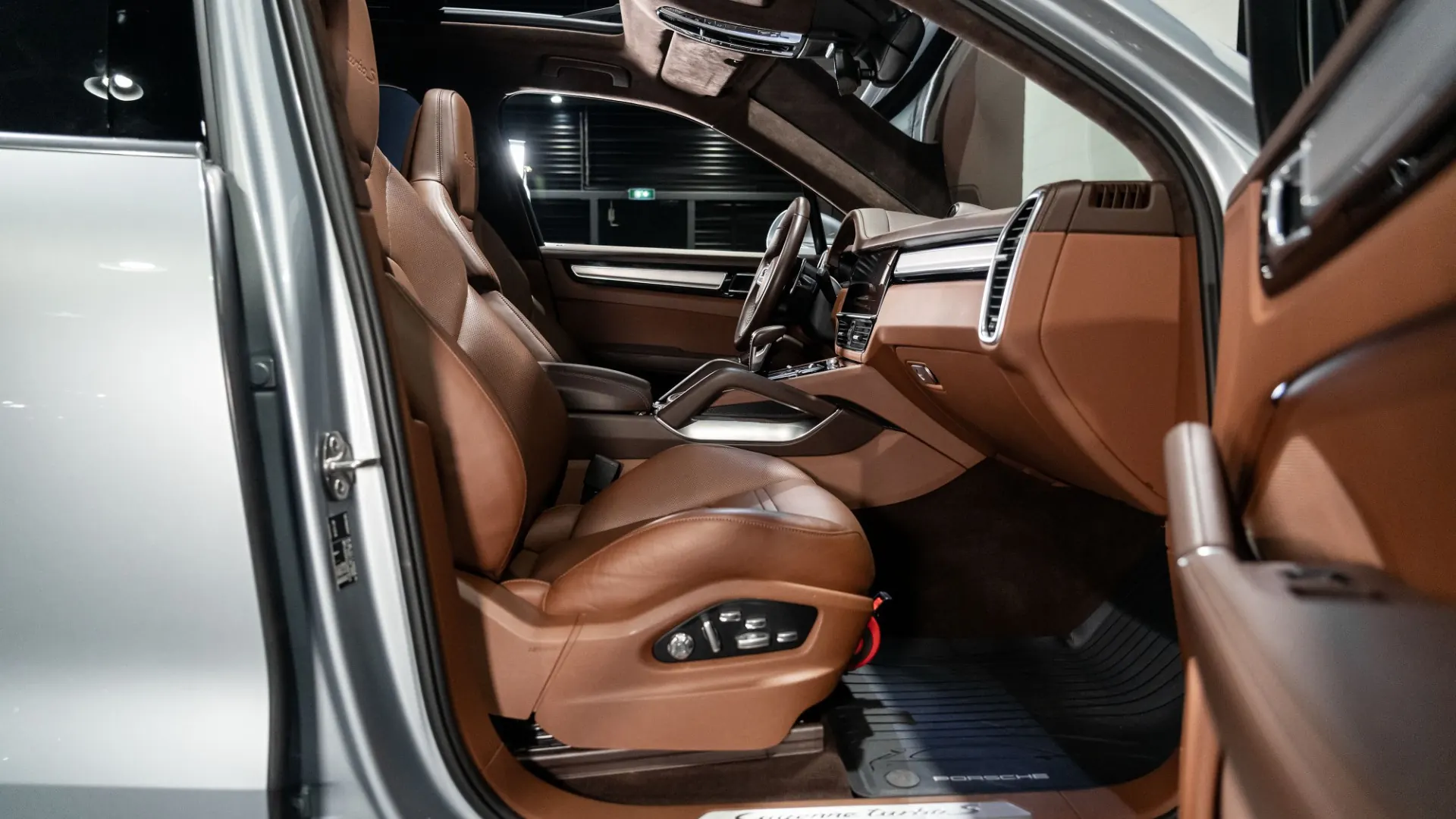 Porsche Cayenne — photo 8