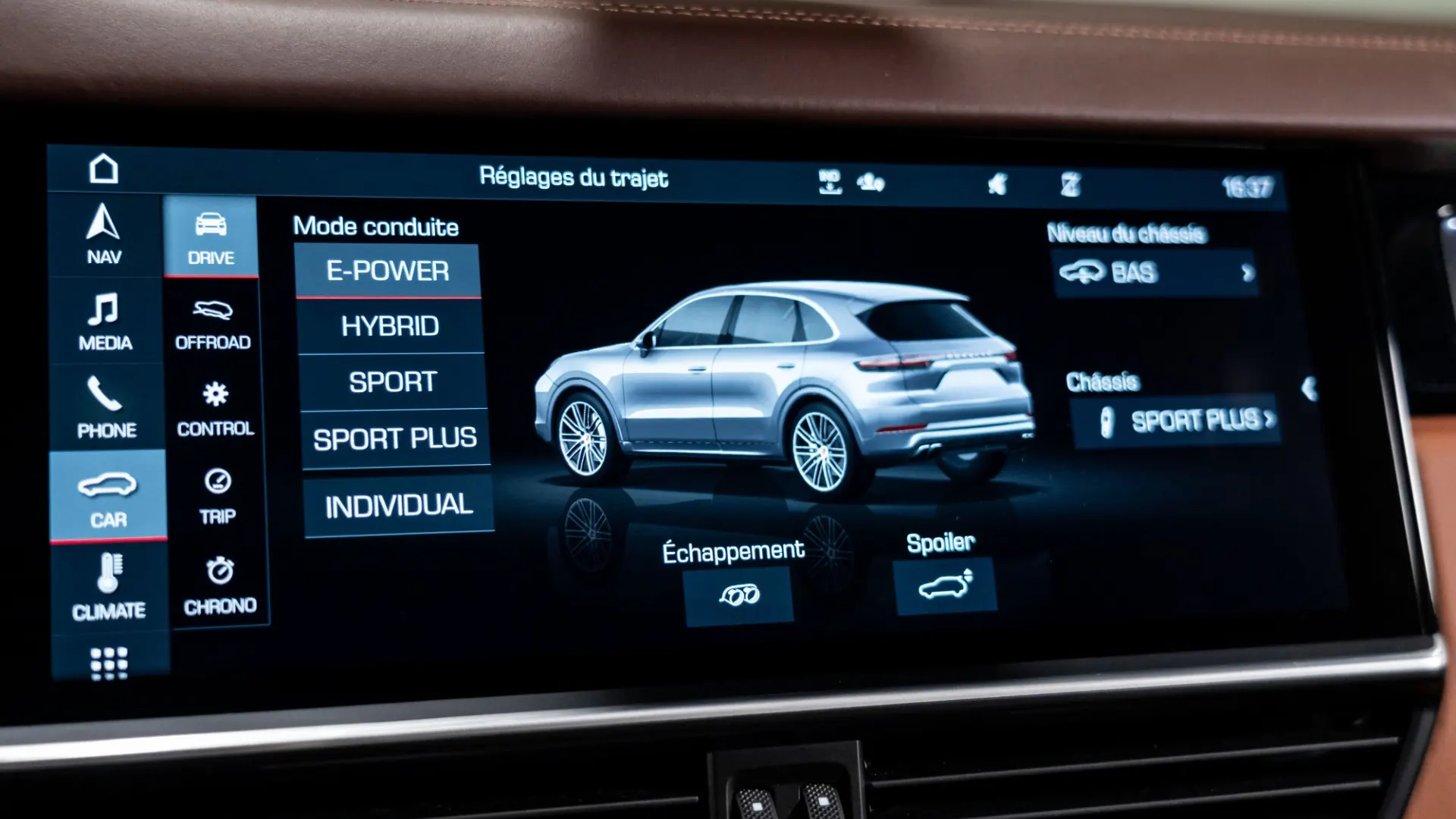 Porsche Cayenne — photo 26