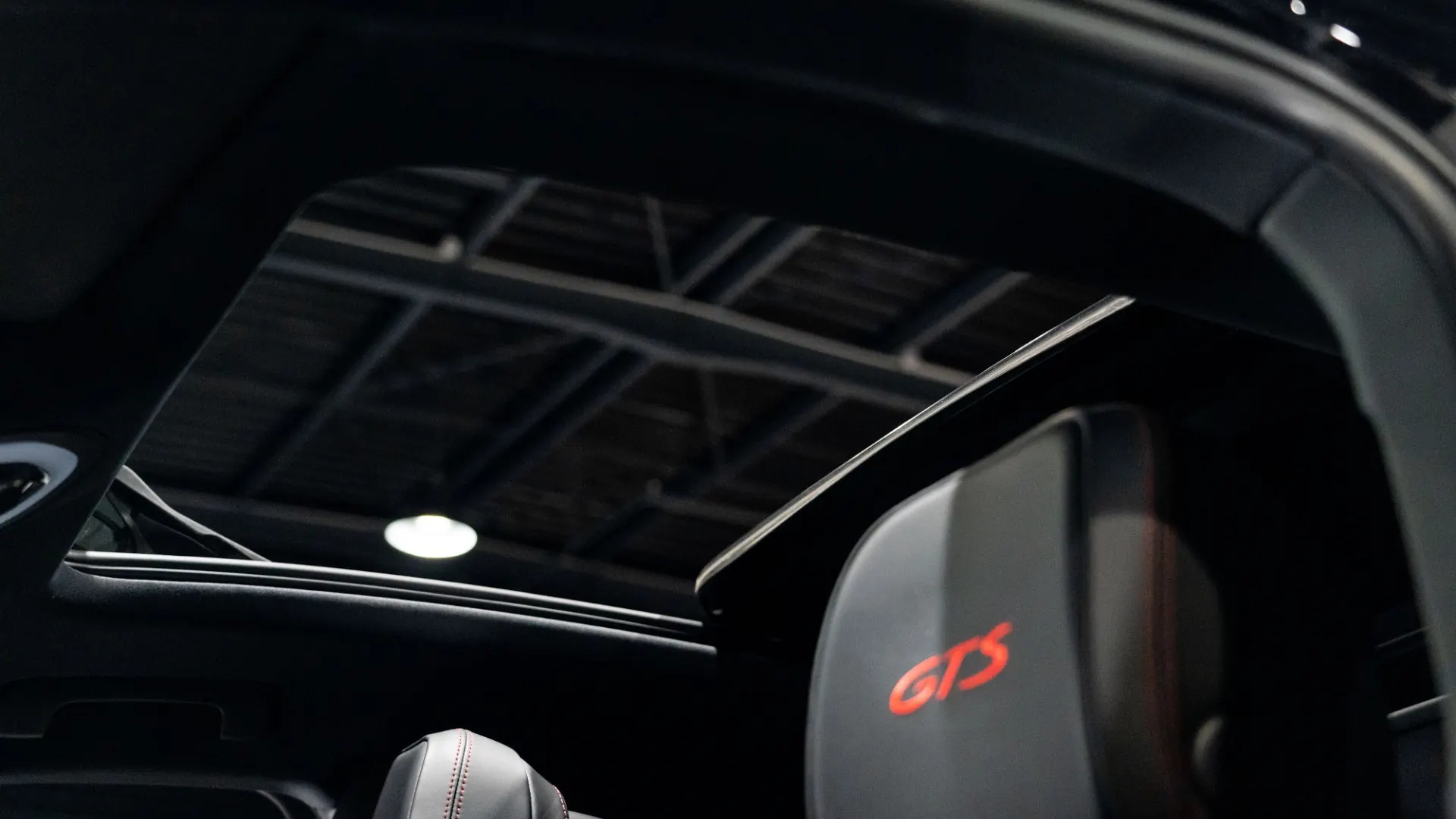 Porsche Macan — photo 13
