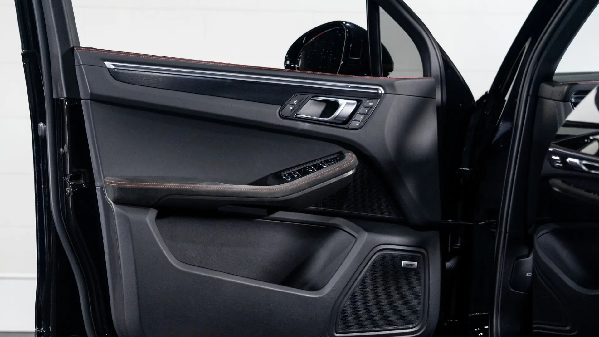 Porsche Macan — photo 28