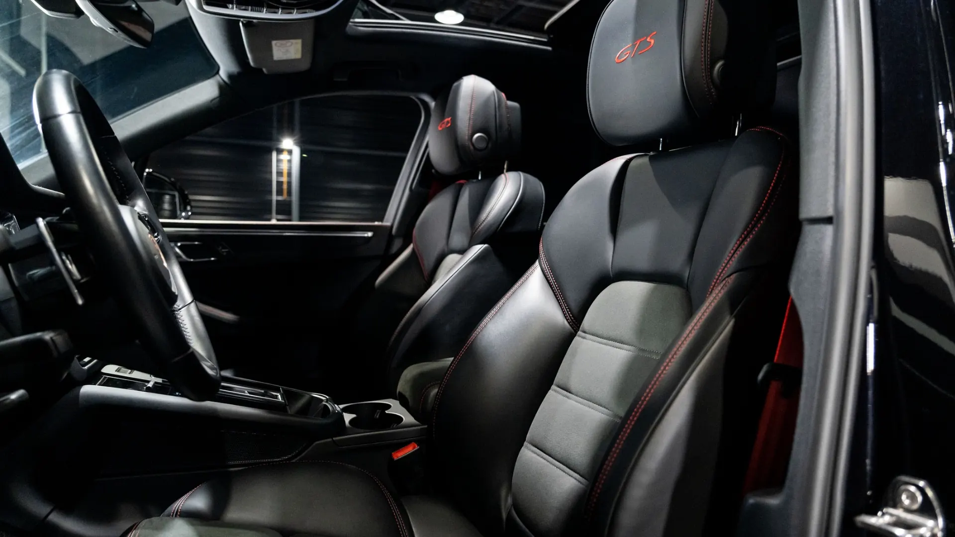 Porsche Macan — photo 11