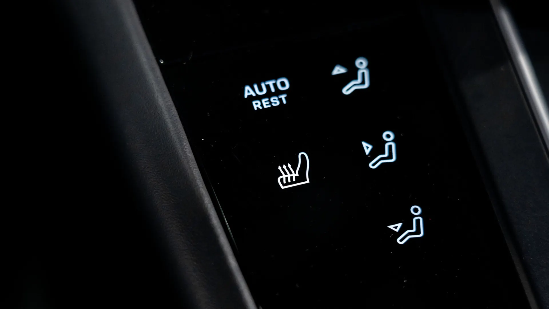 Porsche Macan — photo 24
