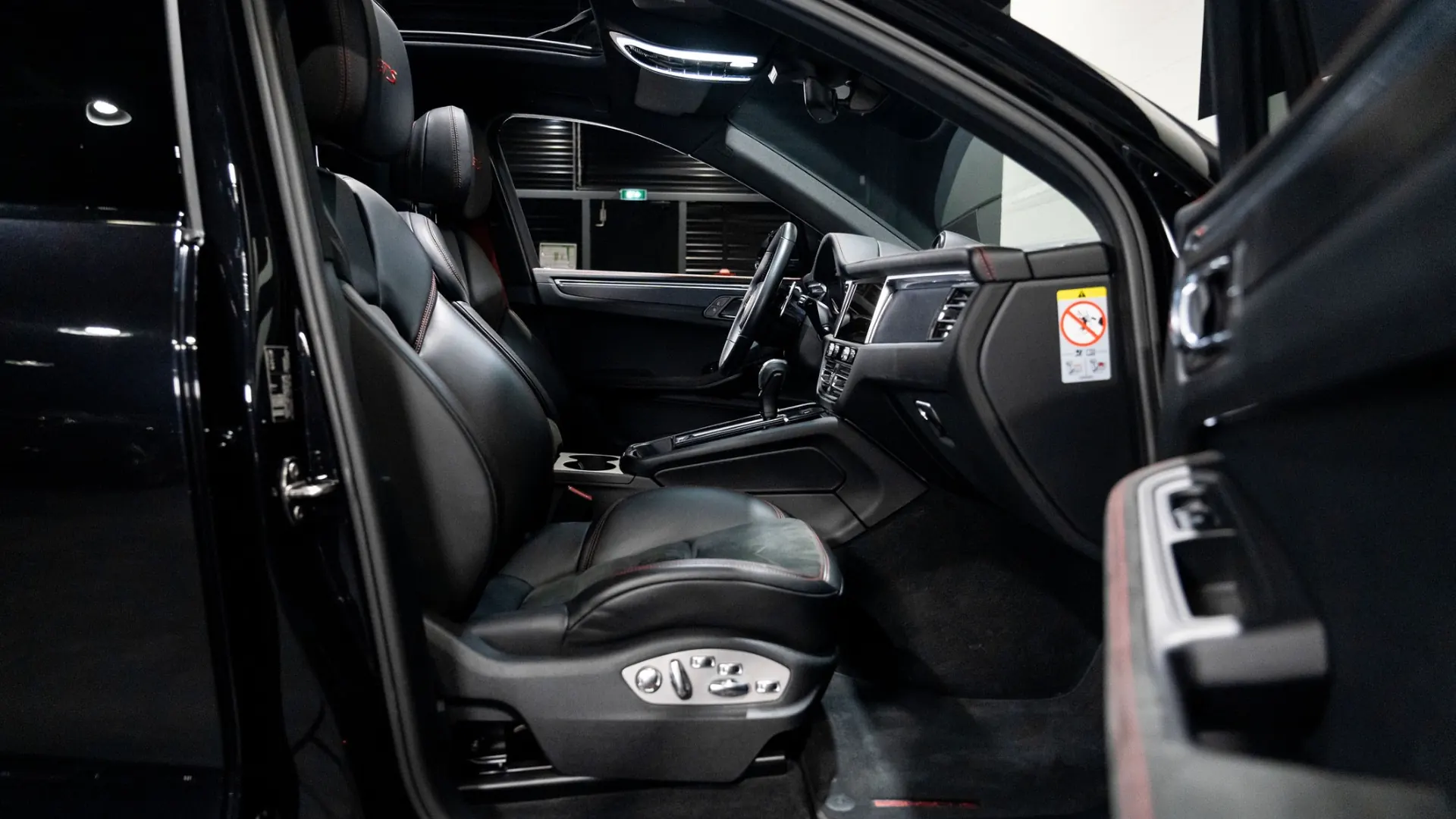 Porsche Macan — photo 9