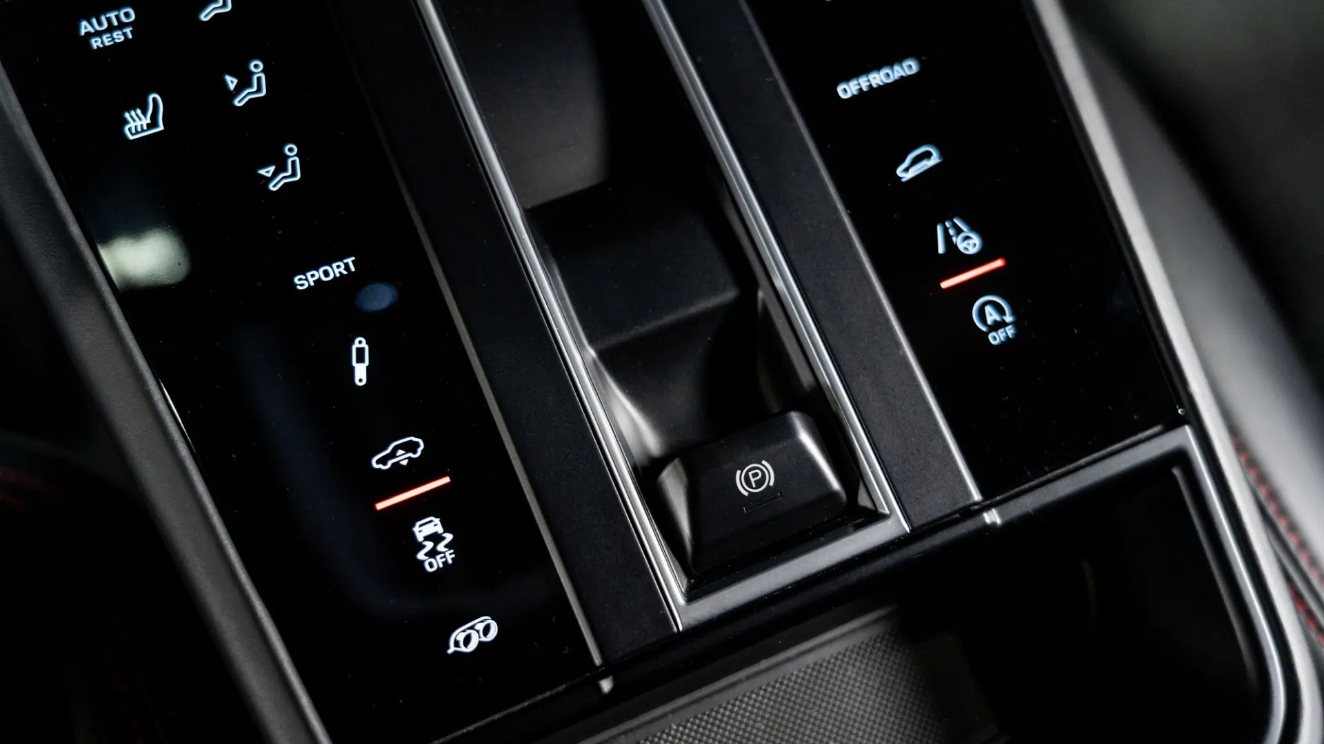 Porsche Macan — photo 23