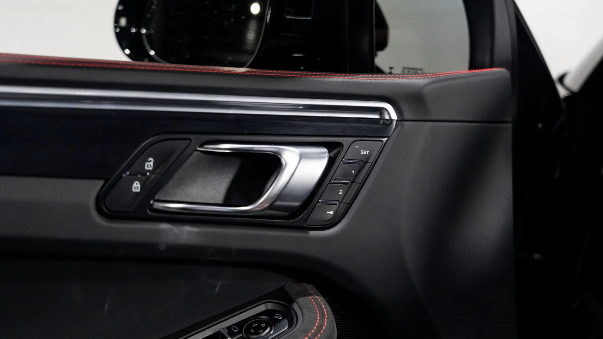 Porsche Macan — photo 29