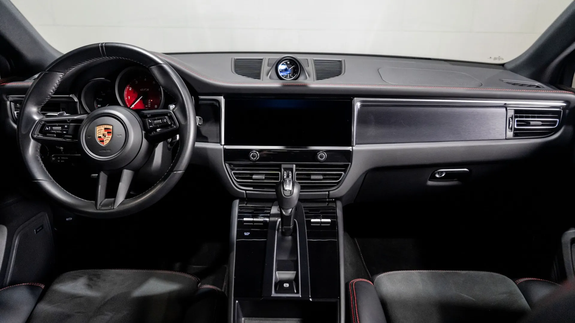 Porsche Macan — photo 8