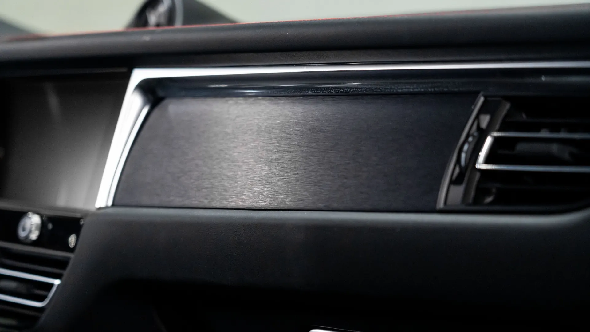 Porsche Macan — photo 16