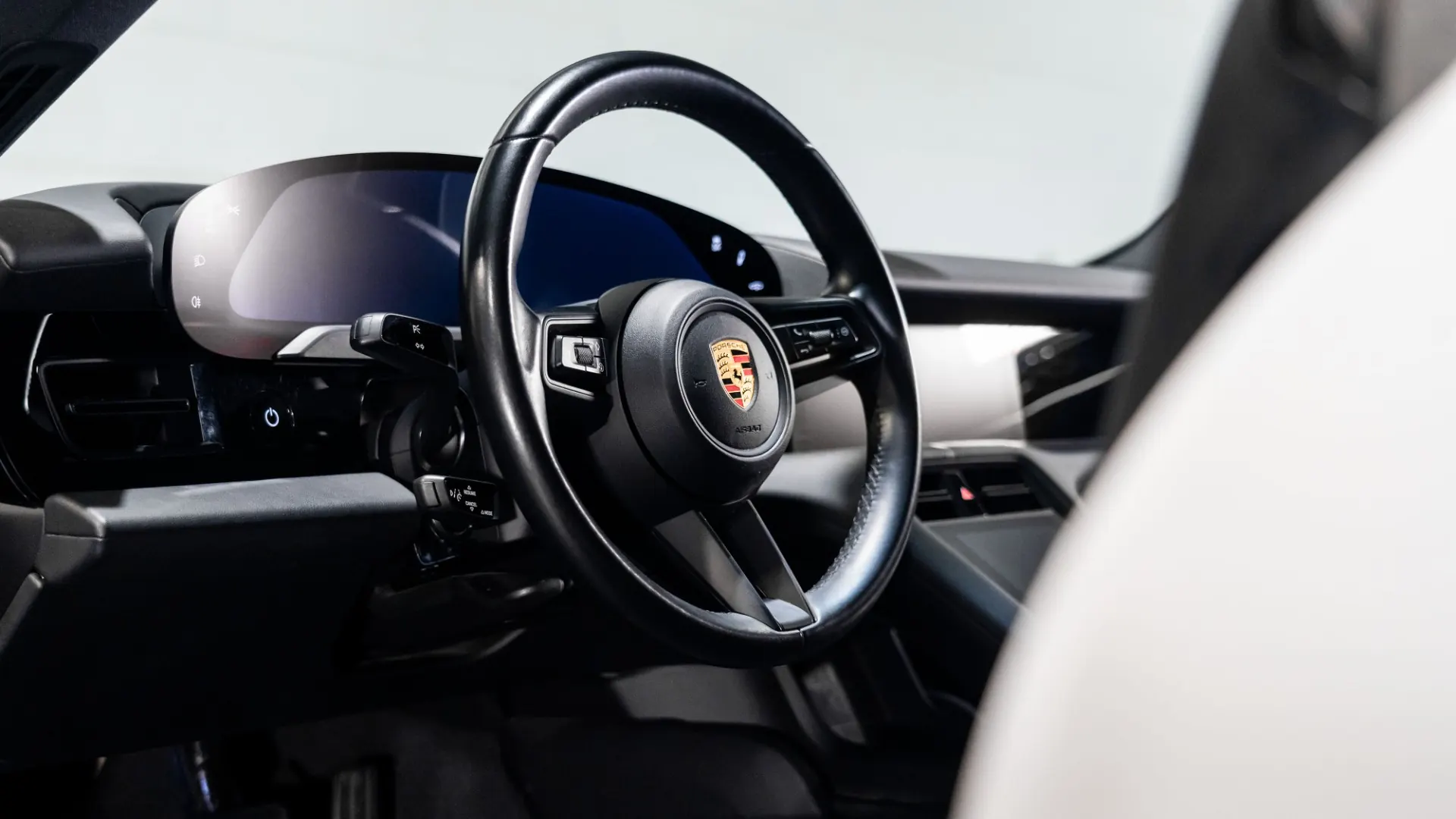 Porsche Taycan — photo 20