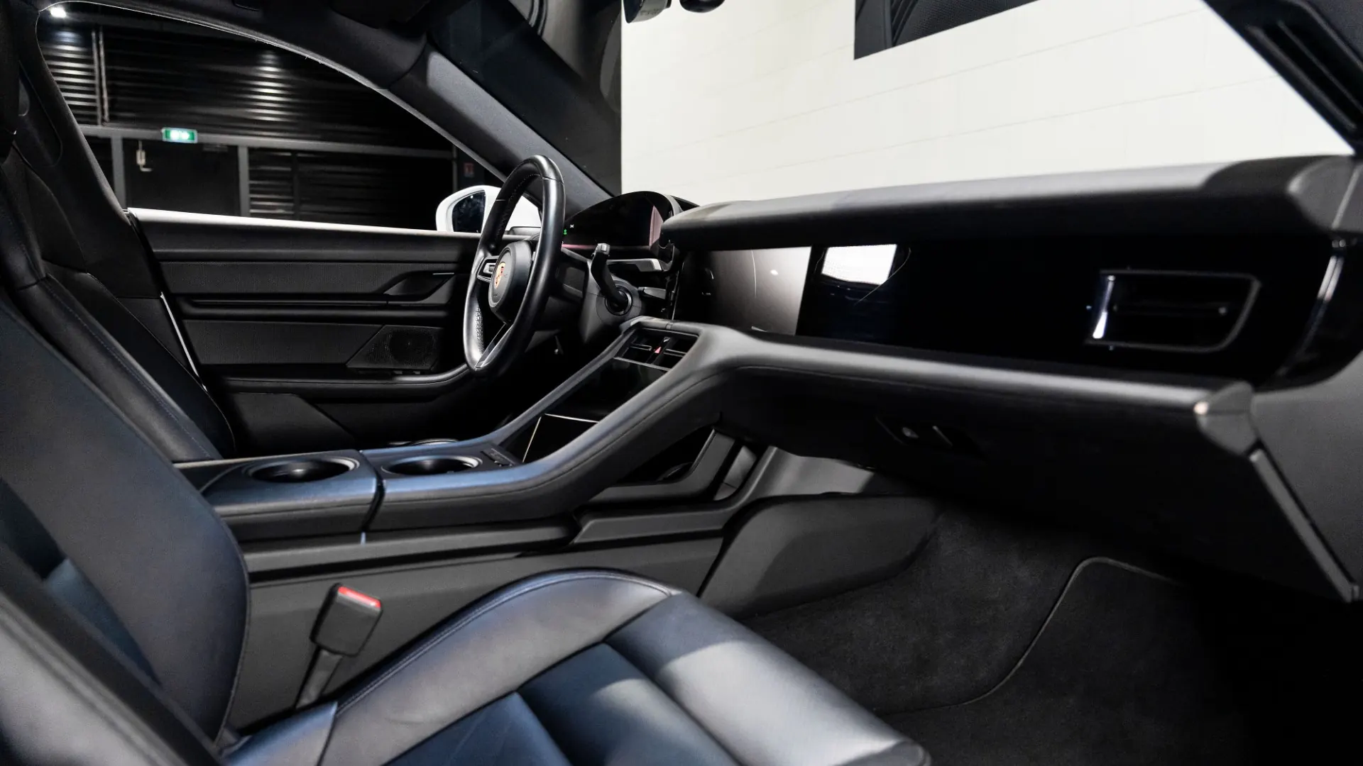 Porsche Taycan — photo 15