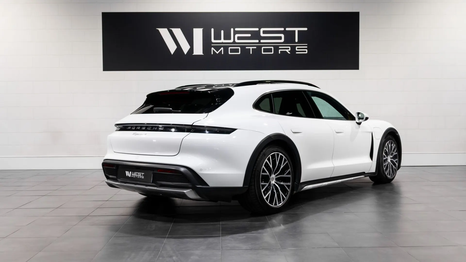 Porsche Taycan — photo 4