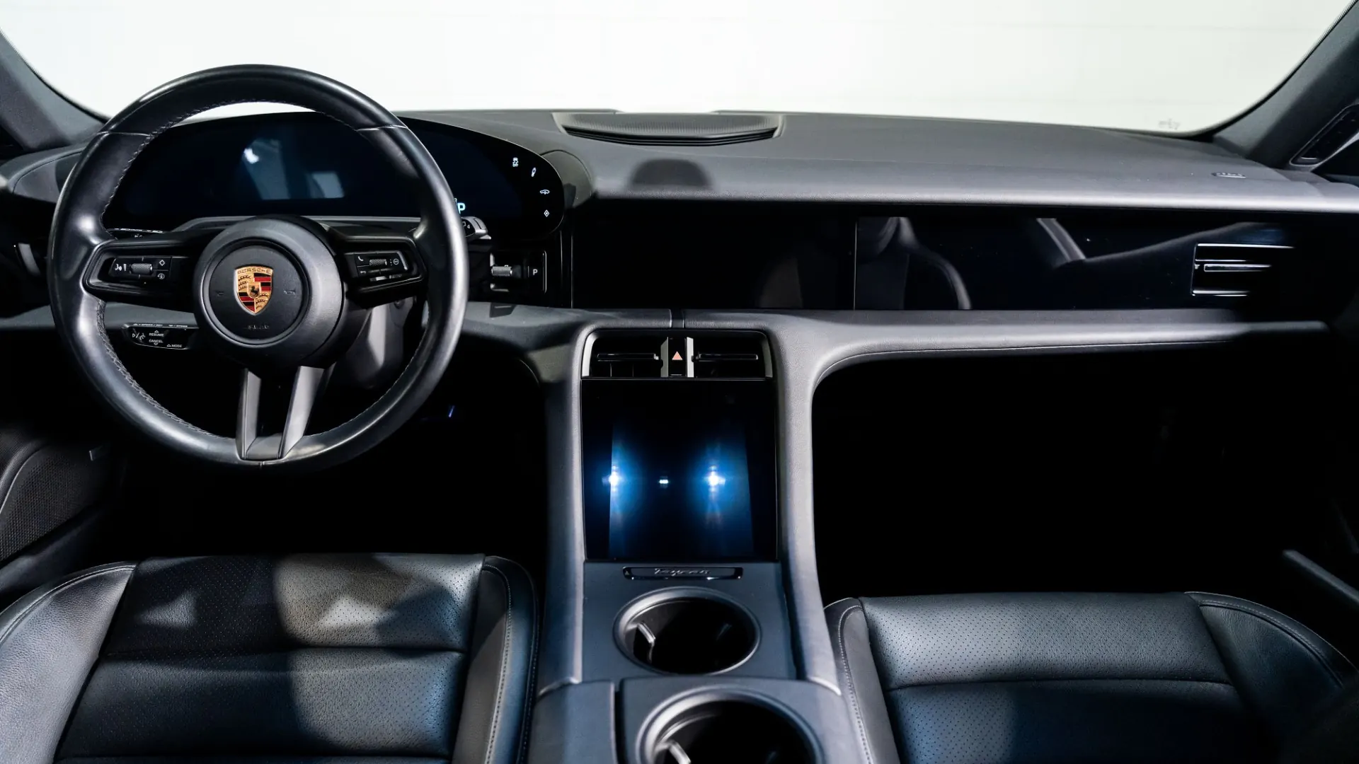 Porsche Taycan — photo 9