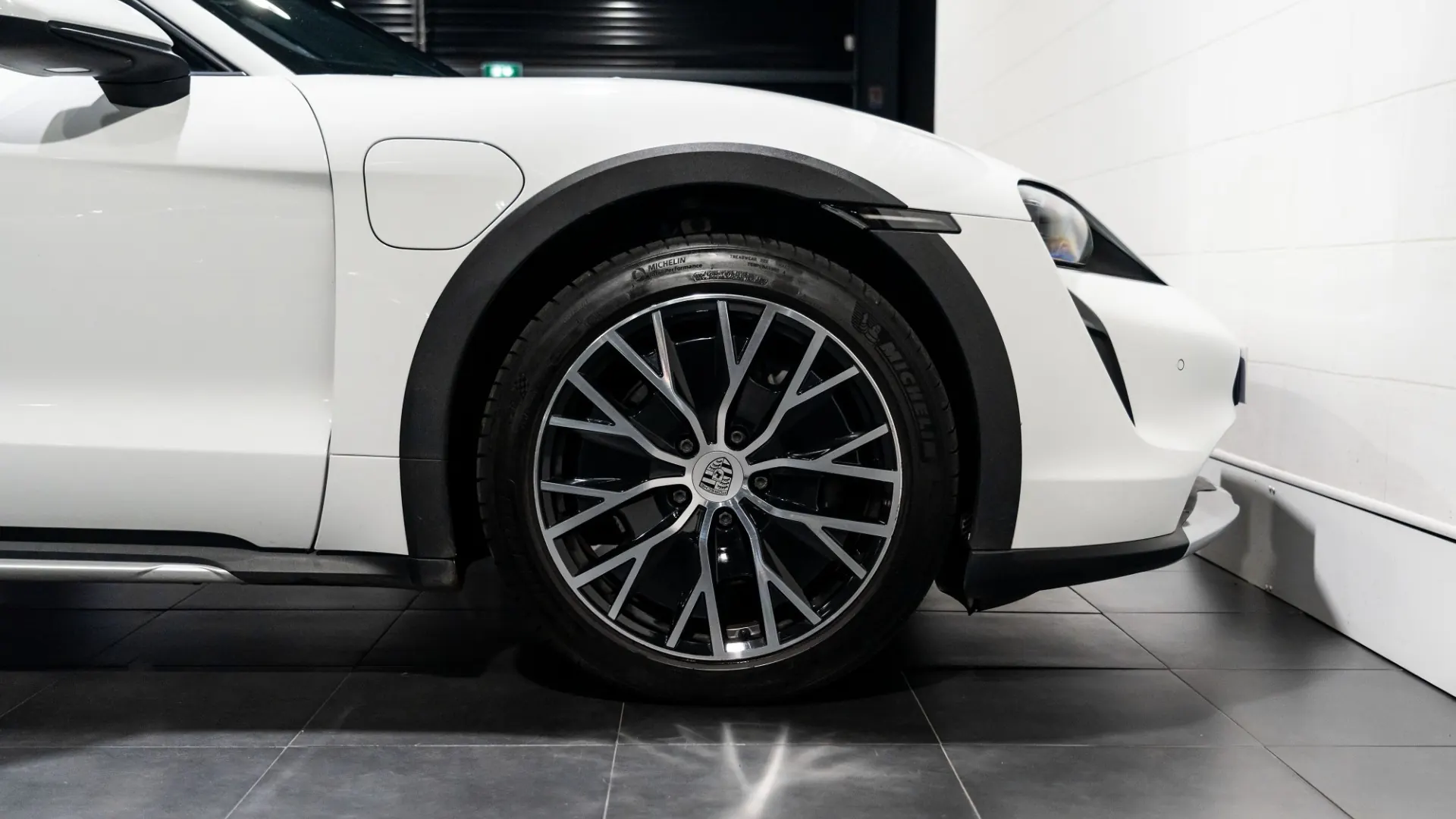 Porsche Taycan — photo 8