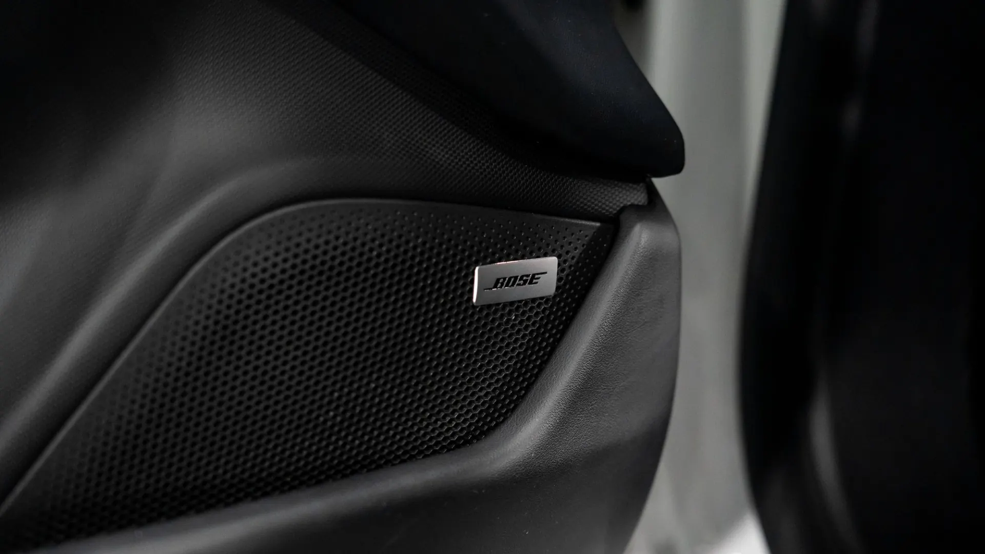 Porsche Taycan — photo 19