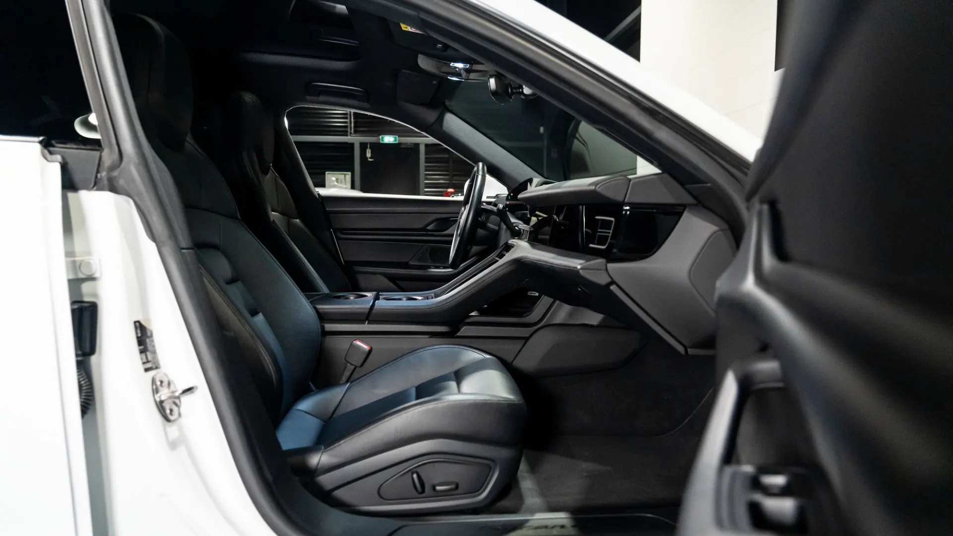Porsche Taycan — photo 10