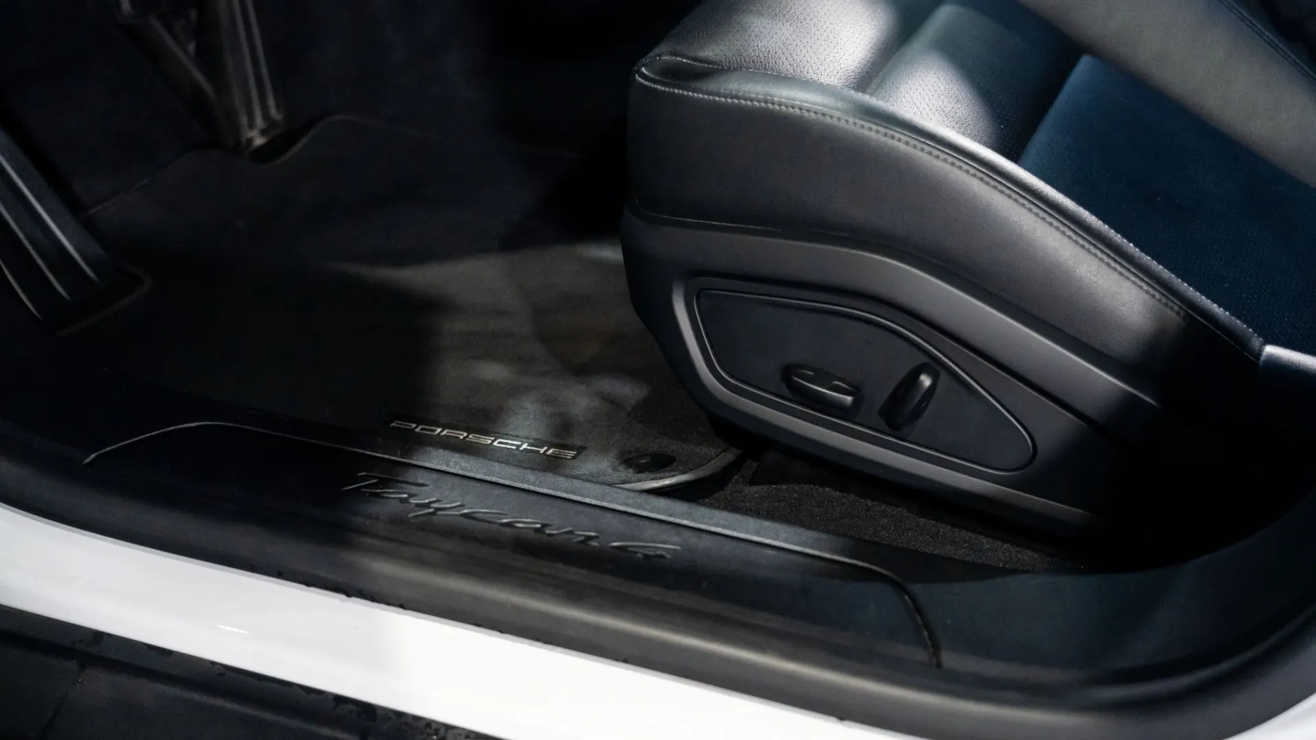 Porsche Taycan — photo 14