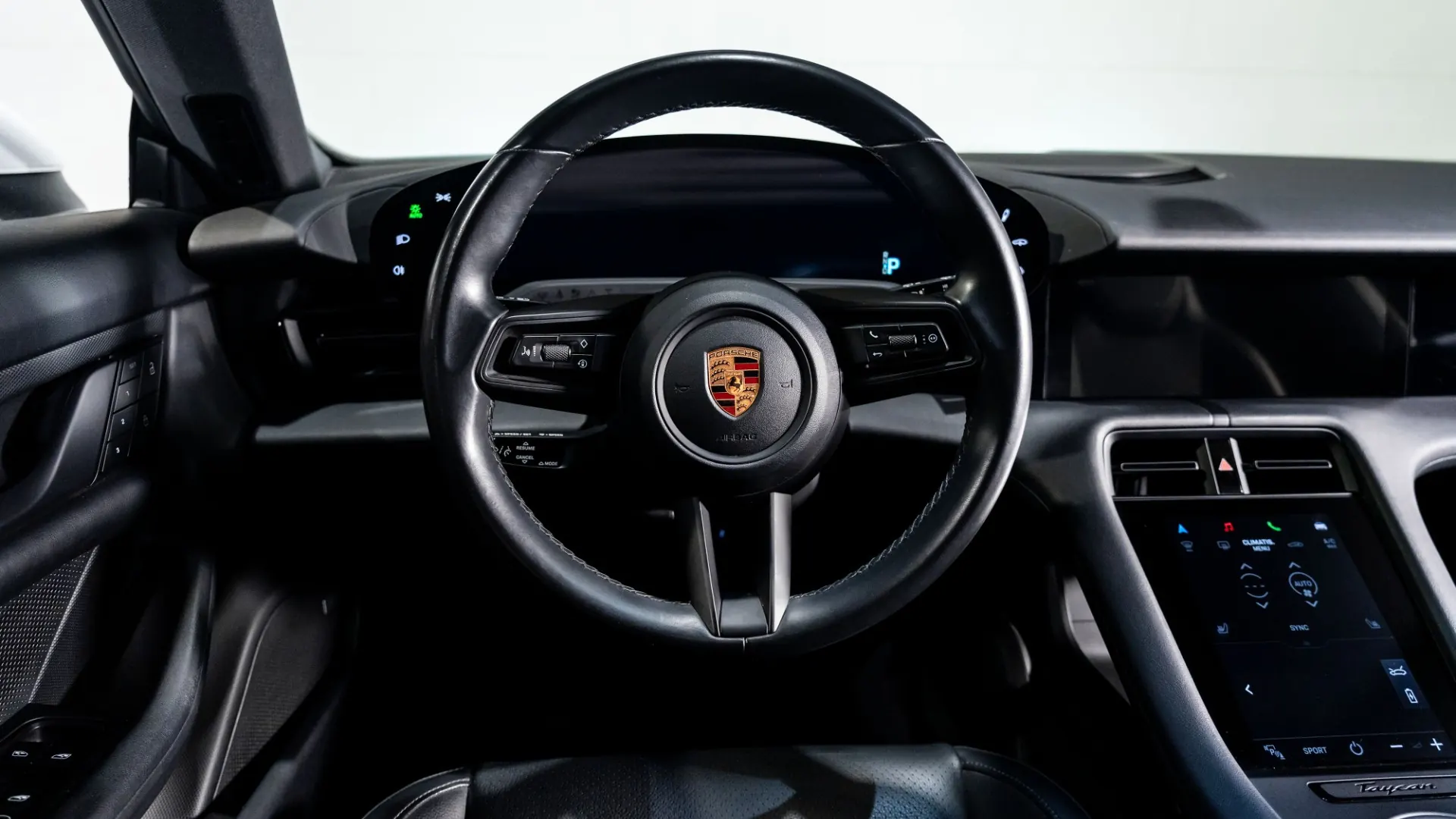 Porsche Taycan — photo 16