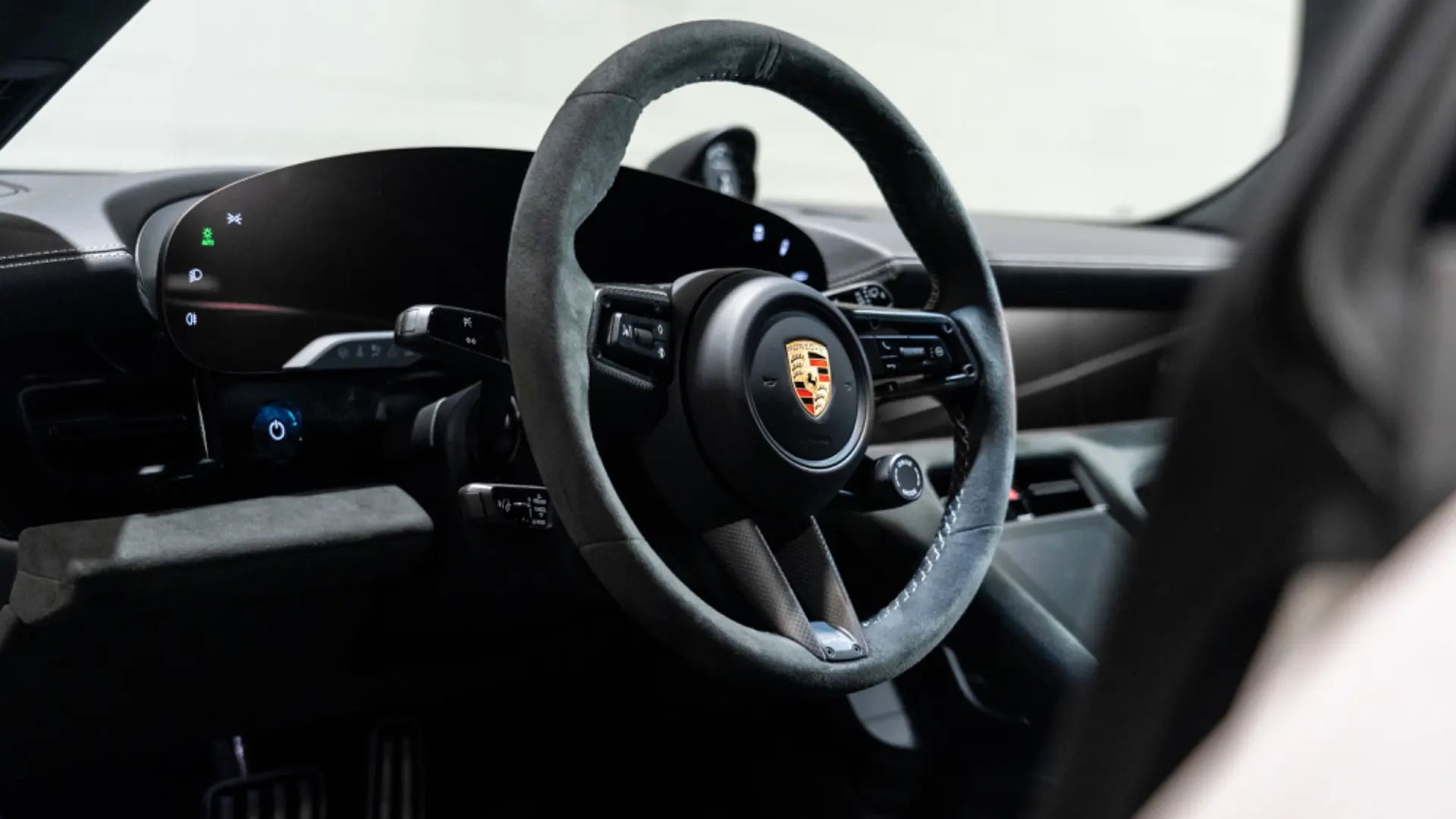 Porsche Taycan — photo 28