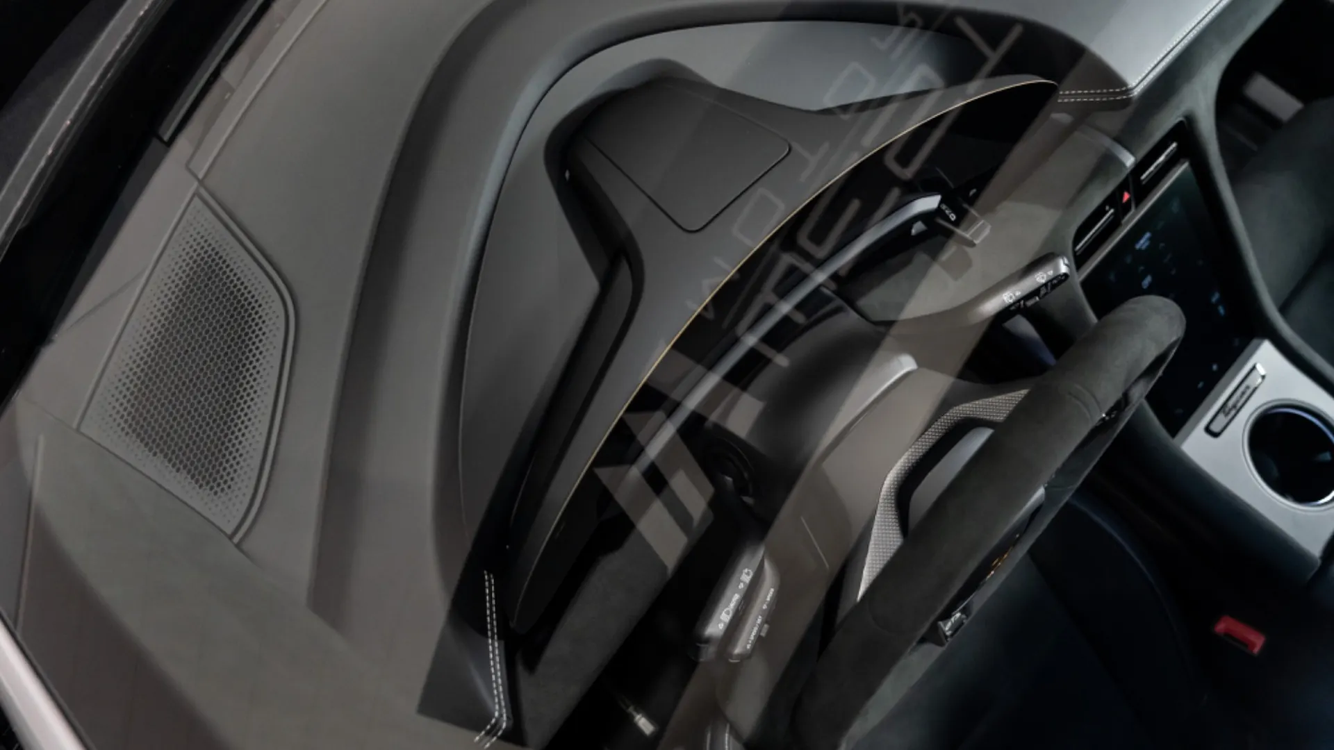 Porsche Taycan — photo 16