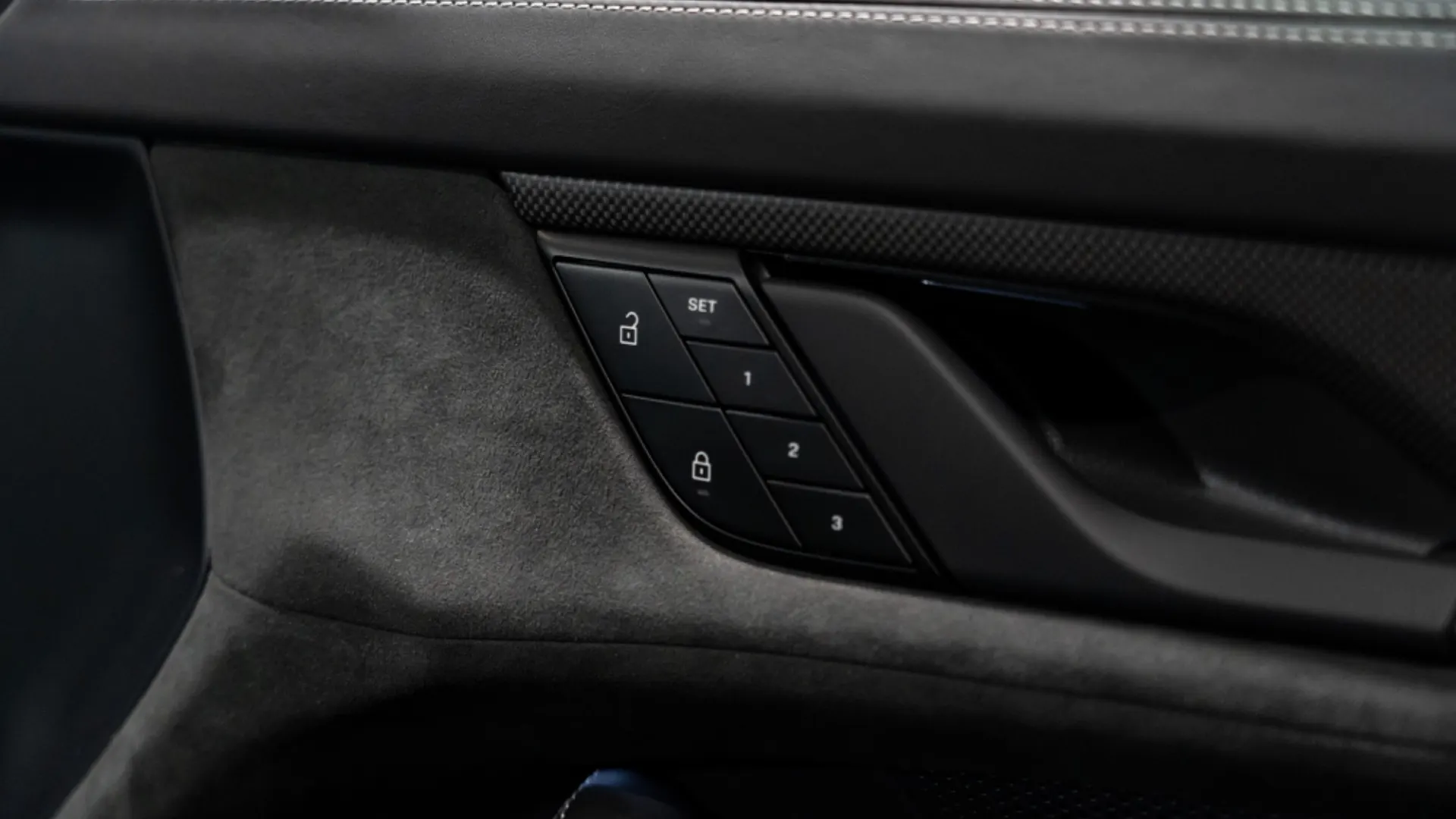 Porsche Taycan — photo 26
