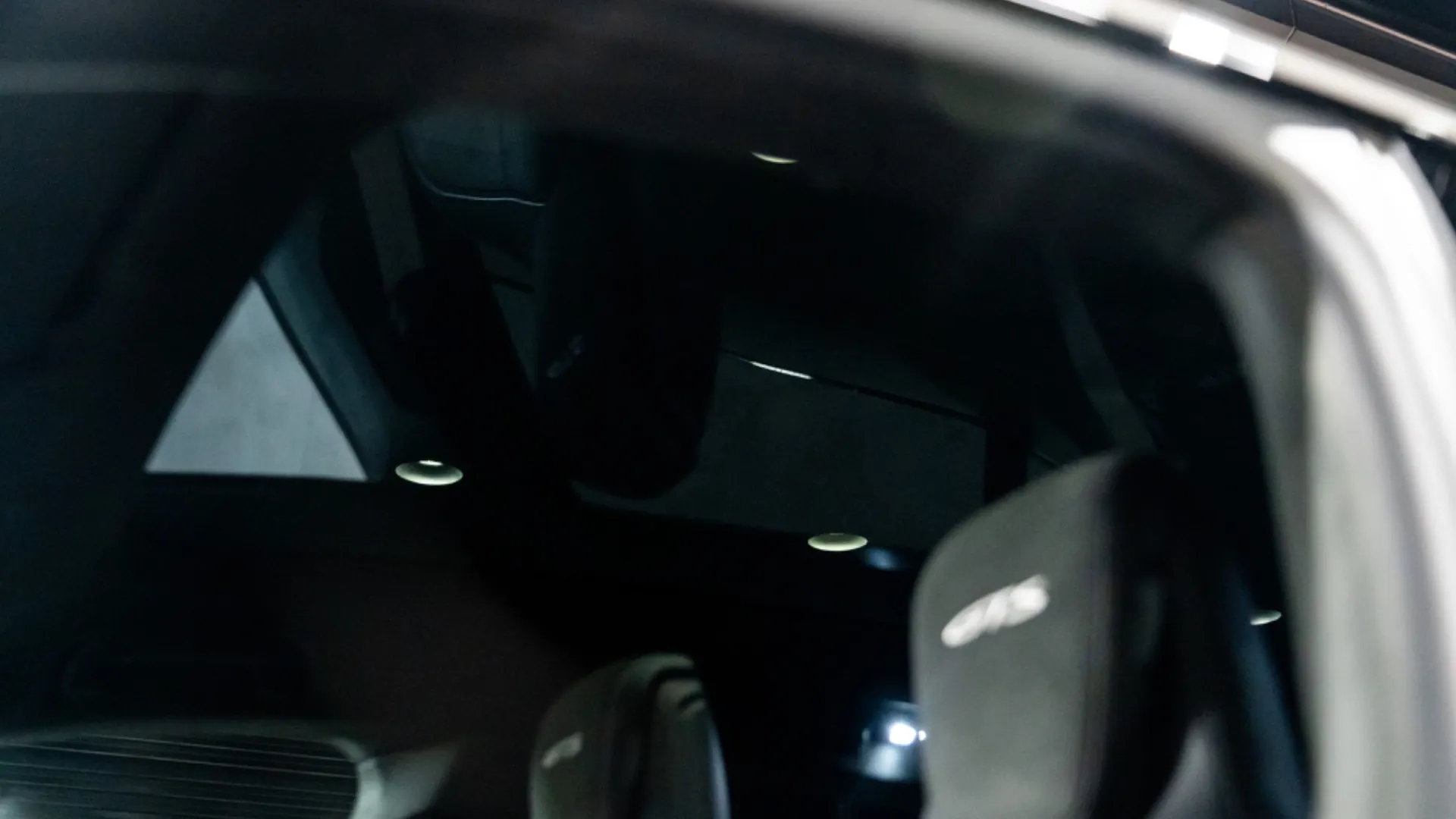 Porsche Taycan — photo 13