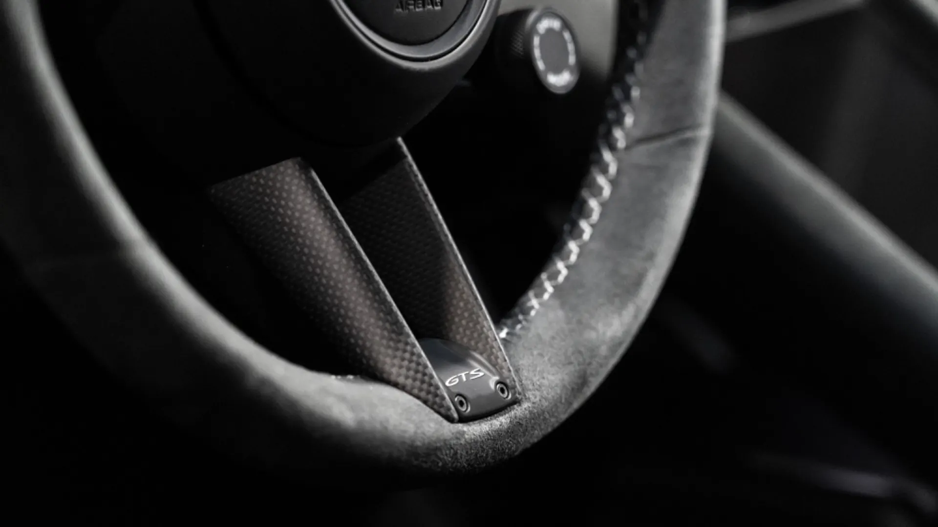 Porsche Taycan — photo 29