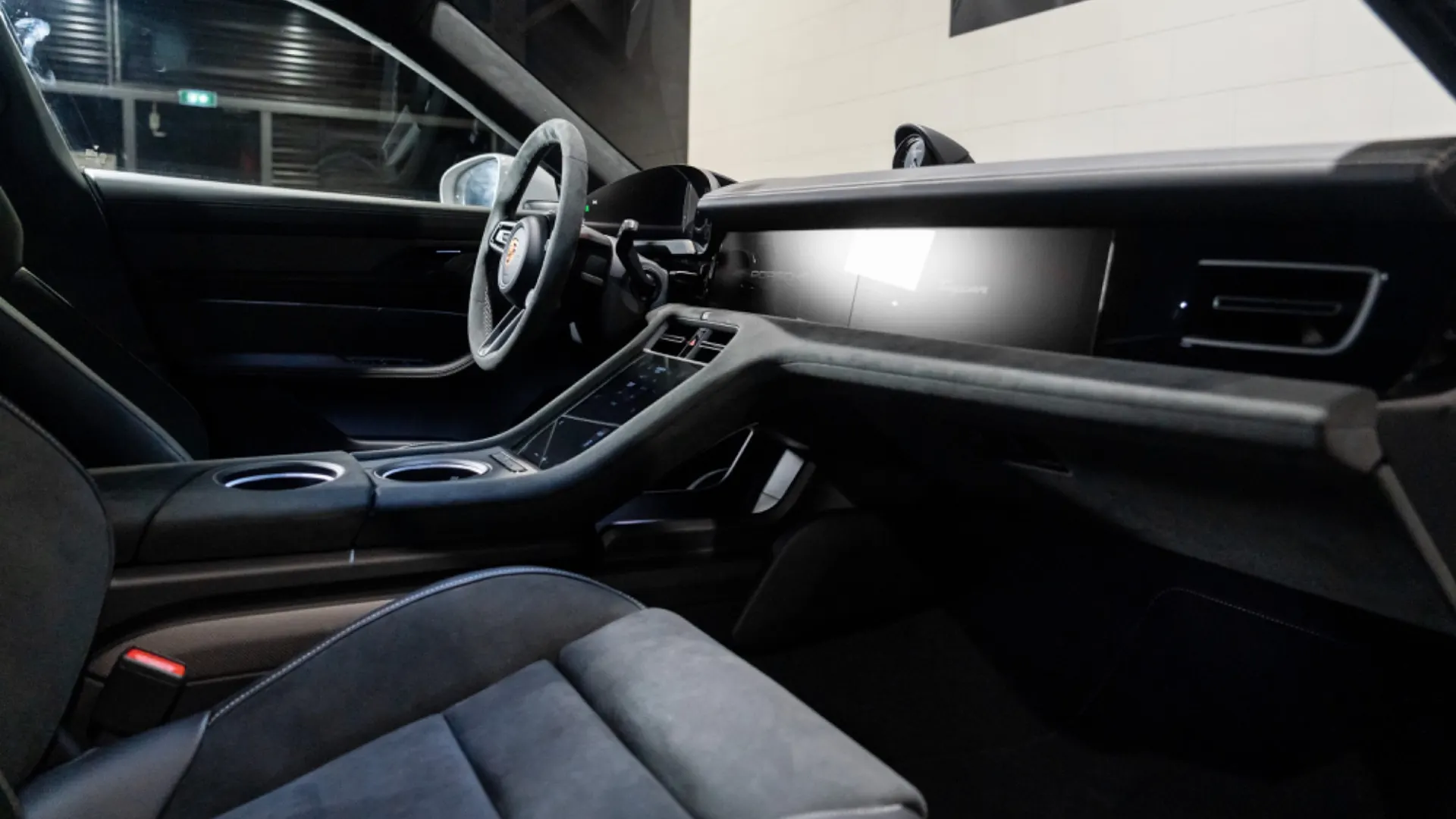 Porsche Taycan — photo 14