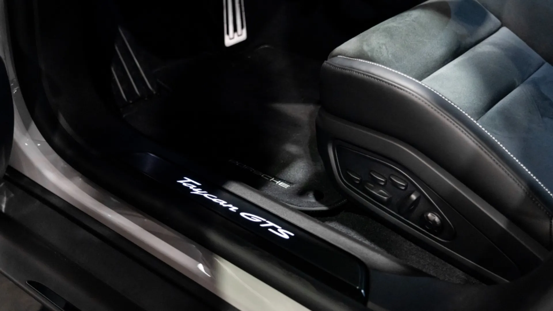 Porsche Taycan — photo 30