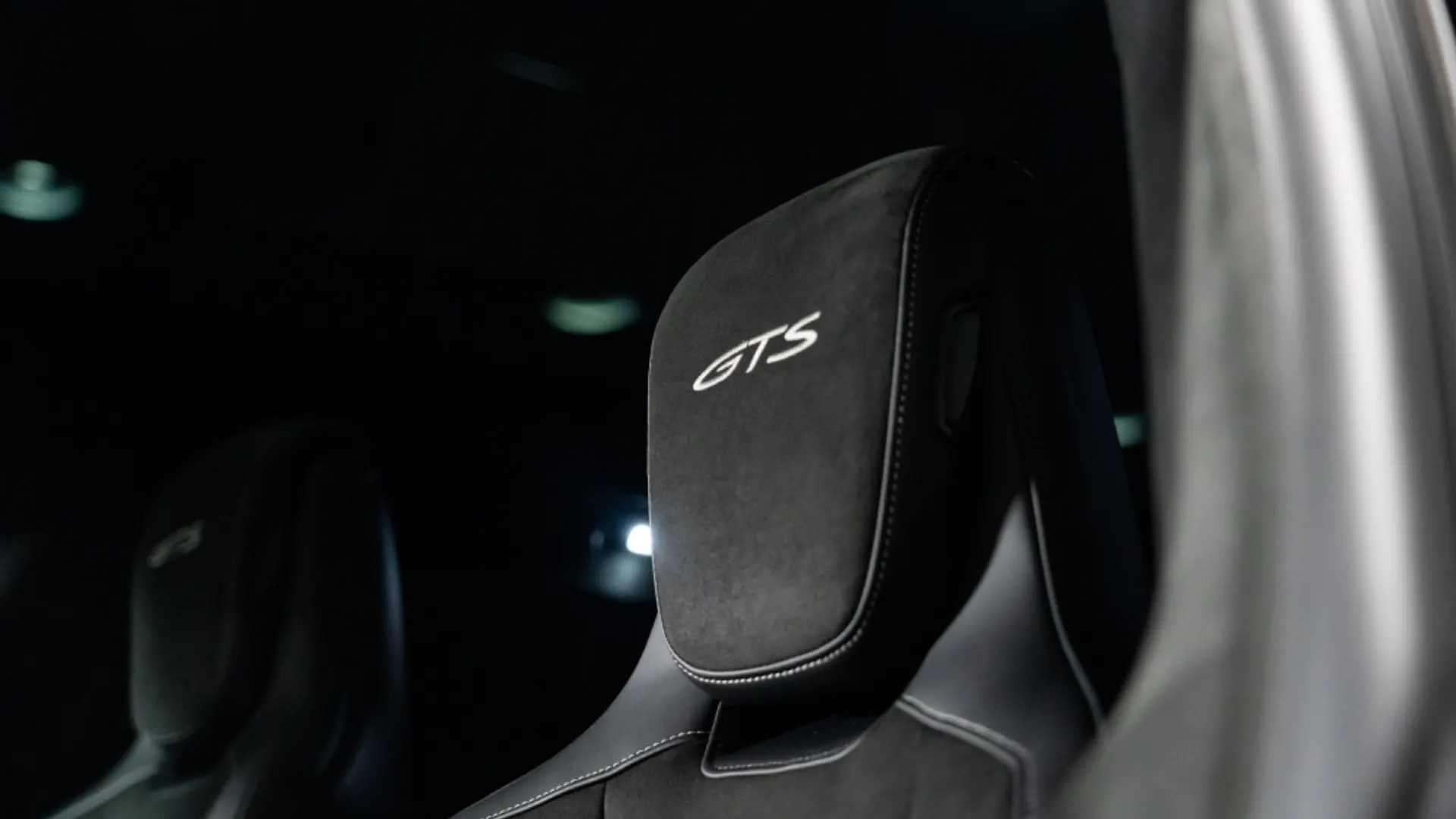 Porsche Taycan — photo 12