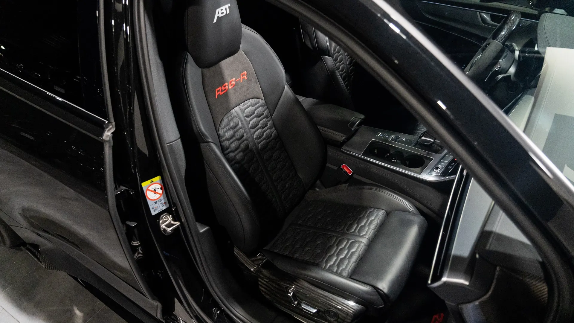 AUDI RS6 — photo 20
