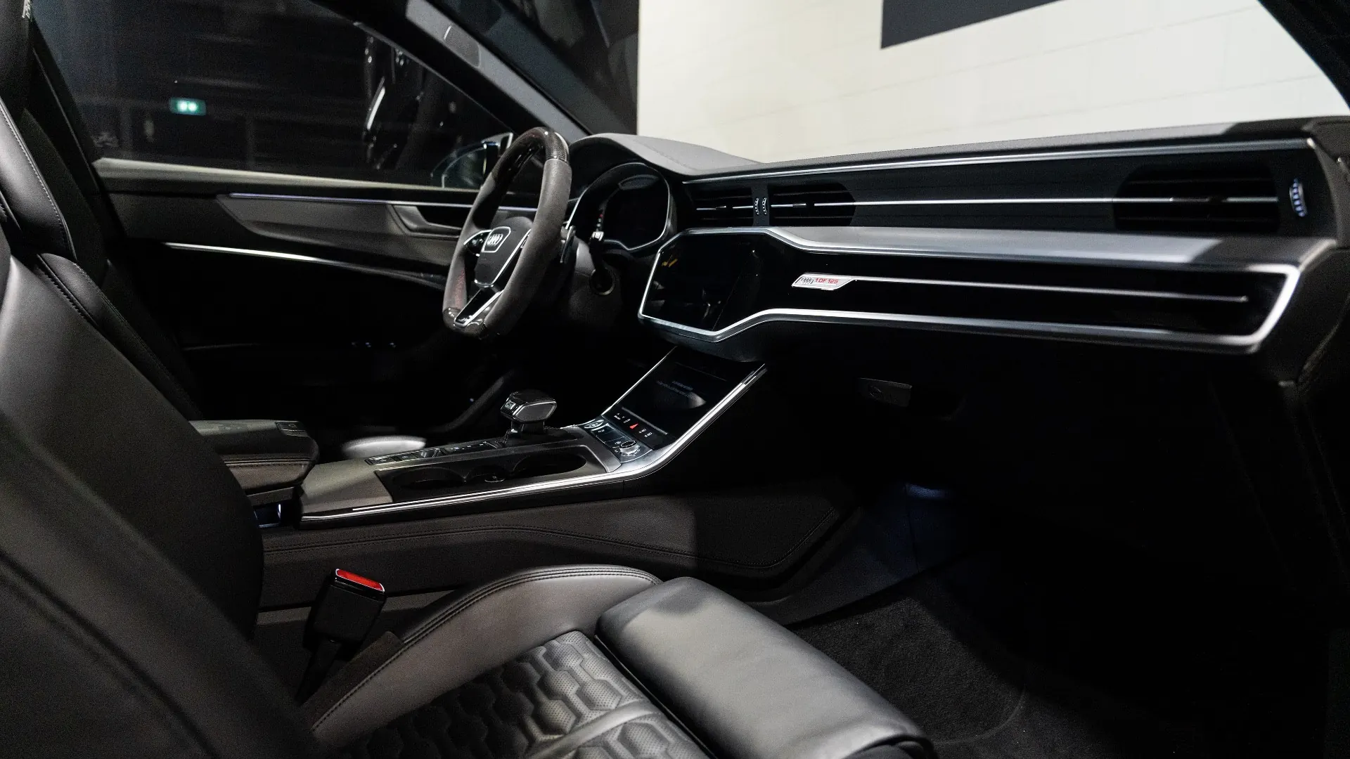 AUDI RS6 — photo 24