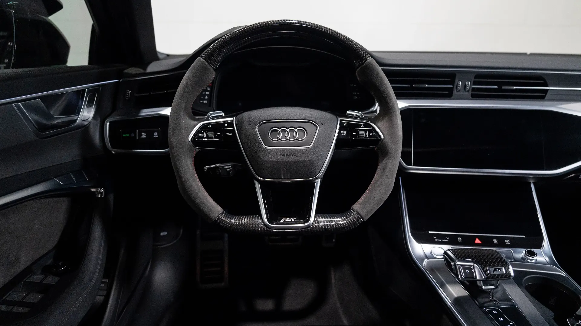 AUDI RS6 — photo 25