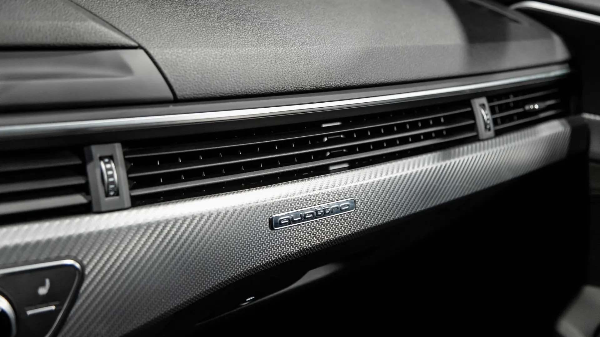 Audi RS4 — photo 9