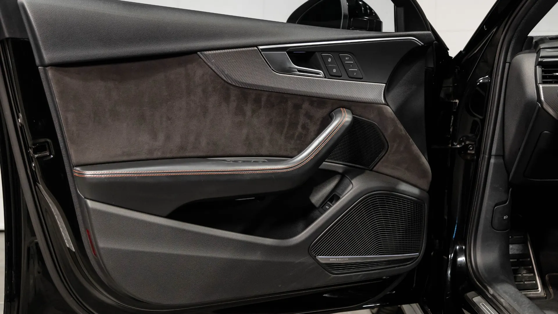 Audi RS4 — photo 22