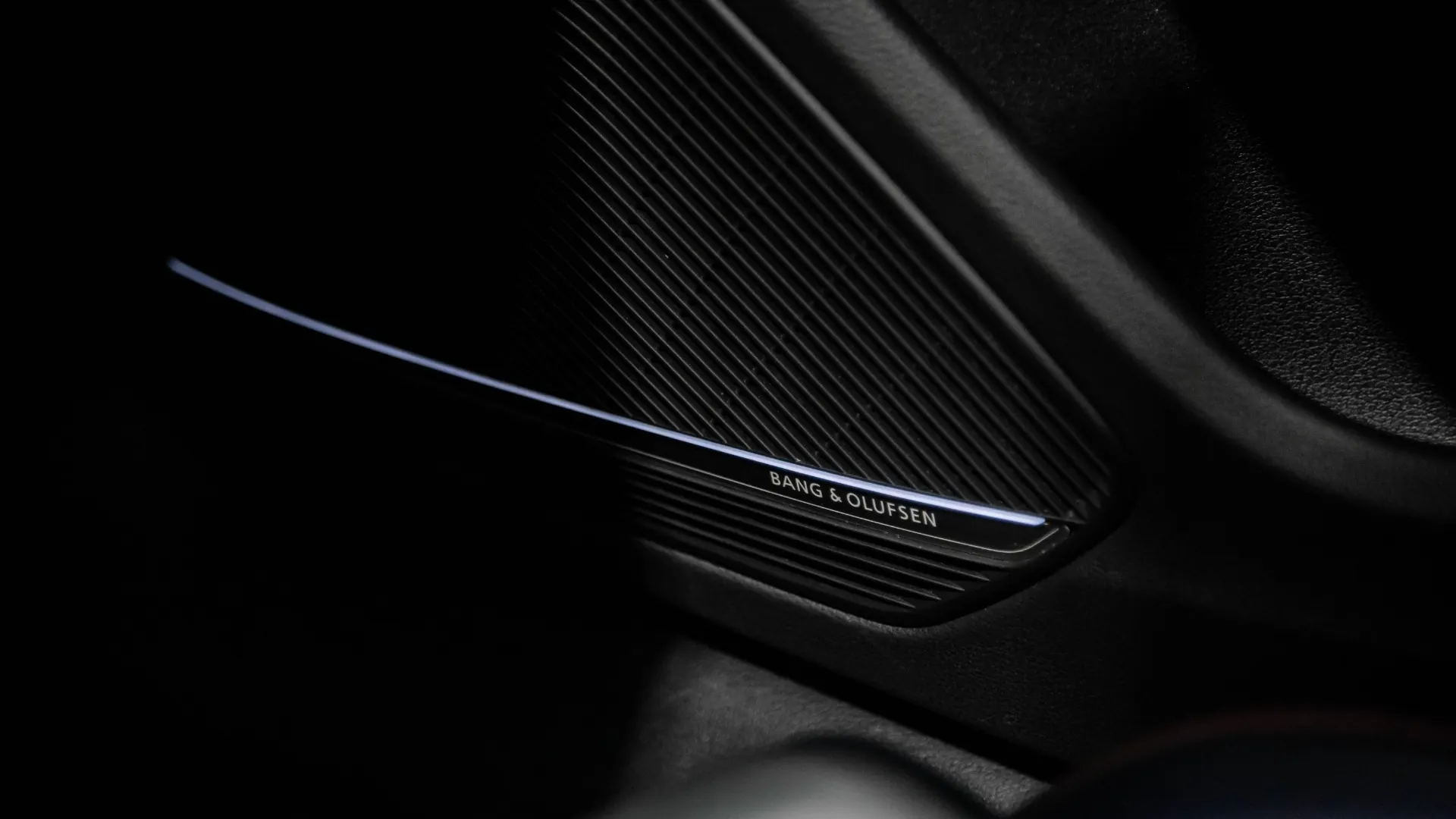 Audi RS4 — photo 23