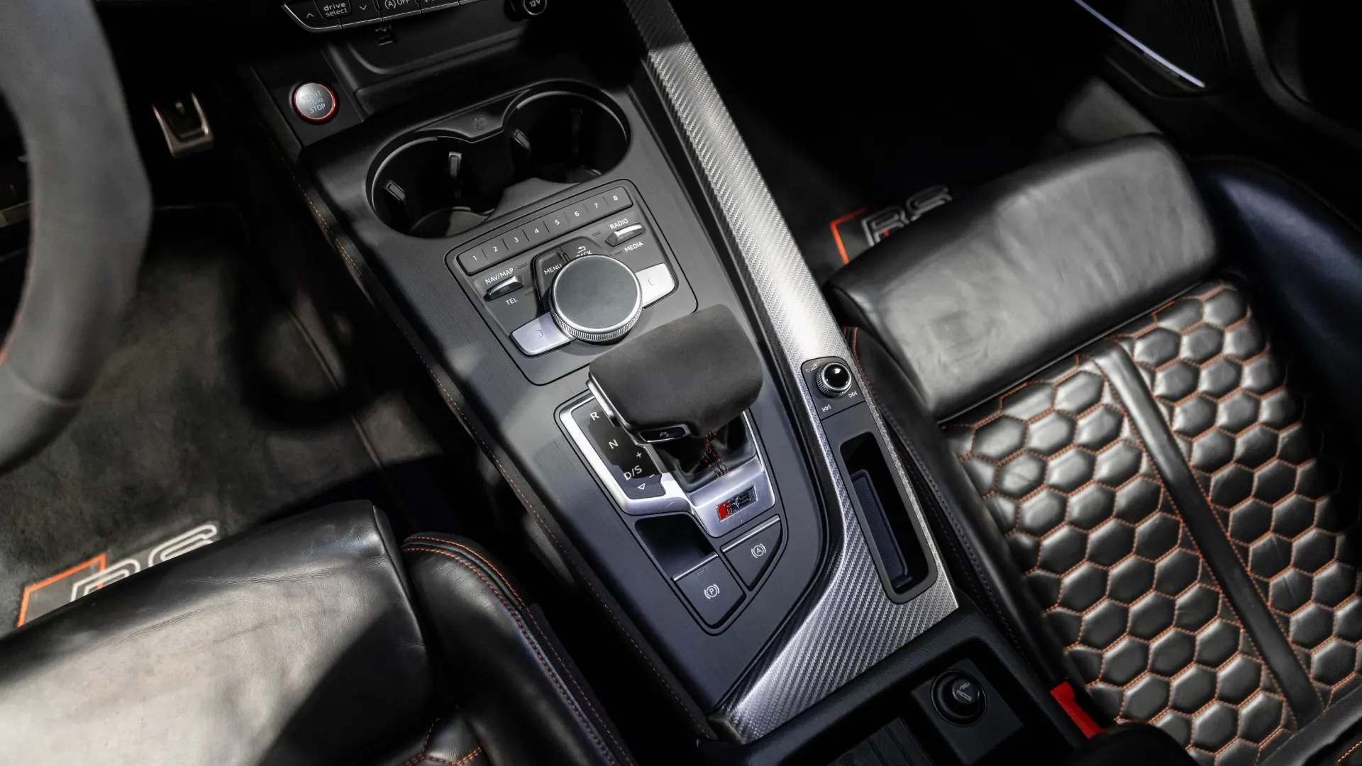 Audi RS4 — photo 19