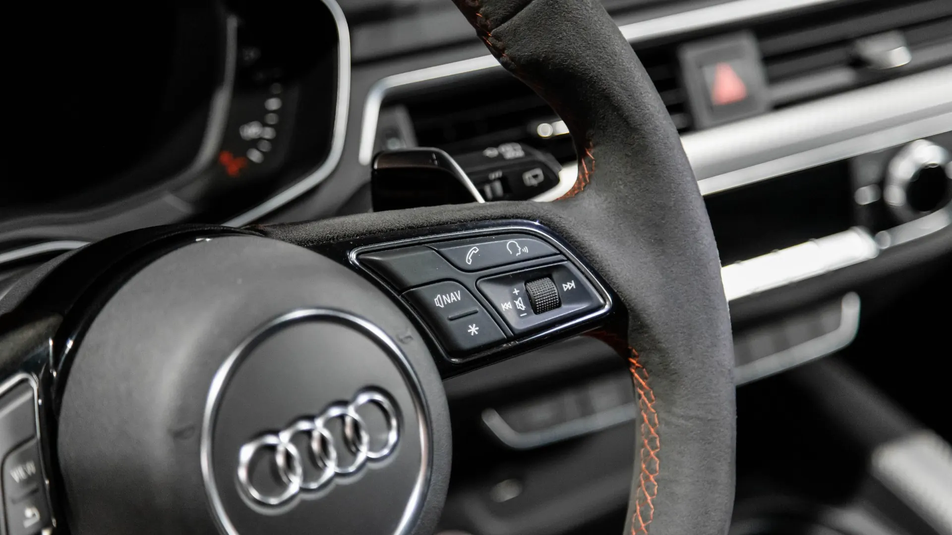 Audi RS4 — photo 13