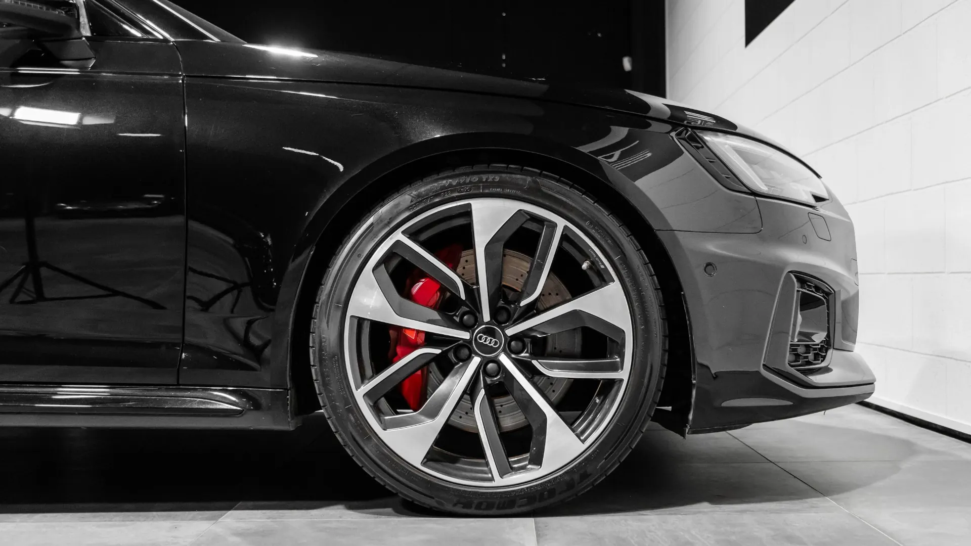 Audi RS4 — photo 6