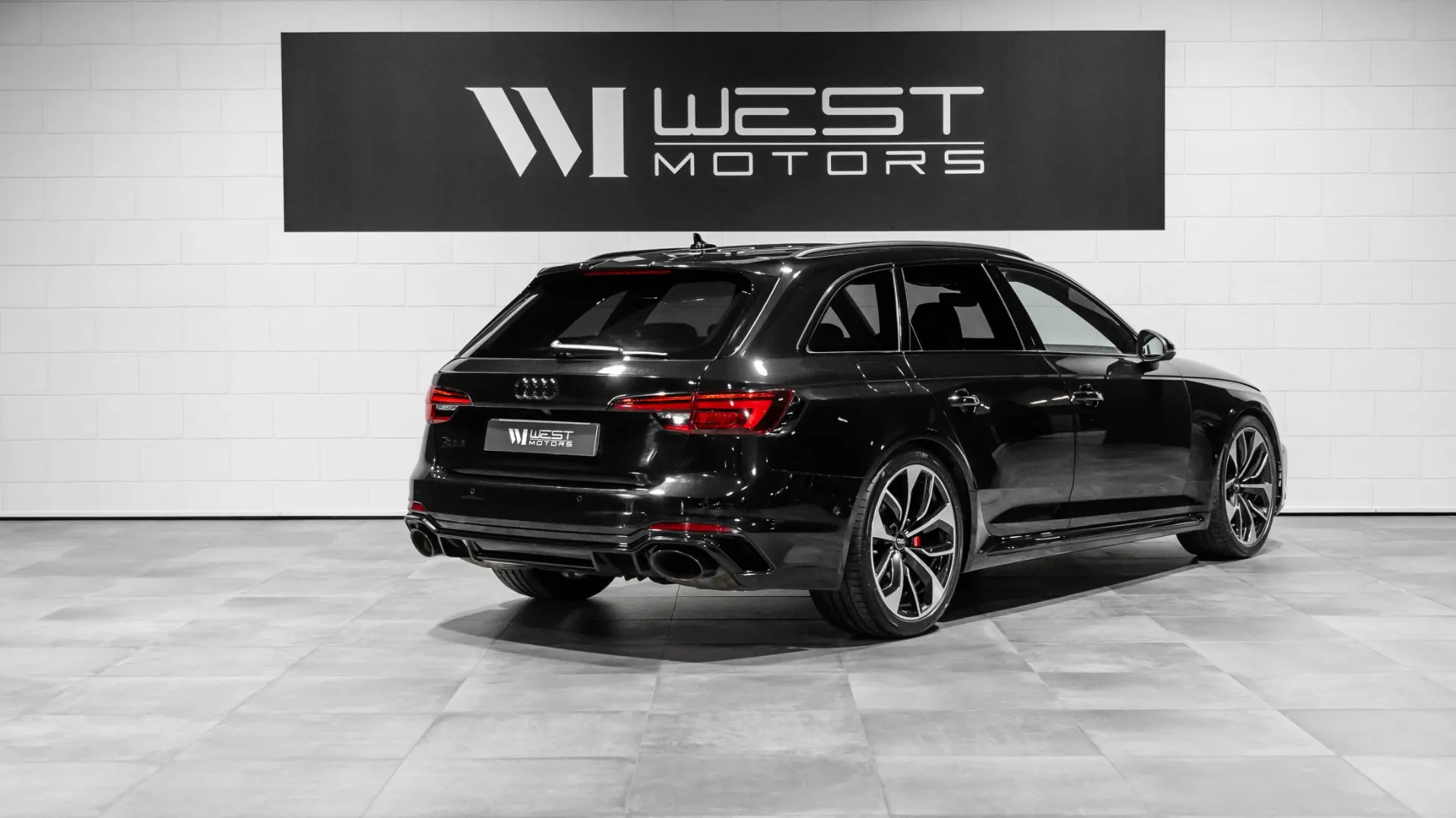Audi RS4 — photo 4