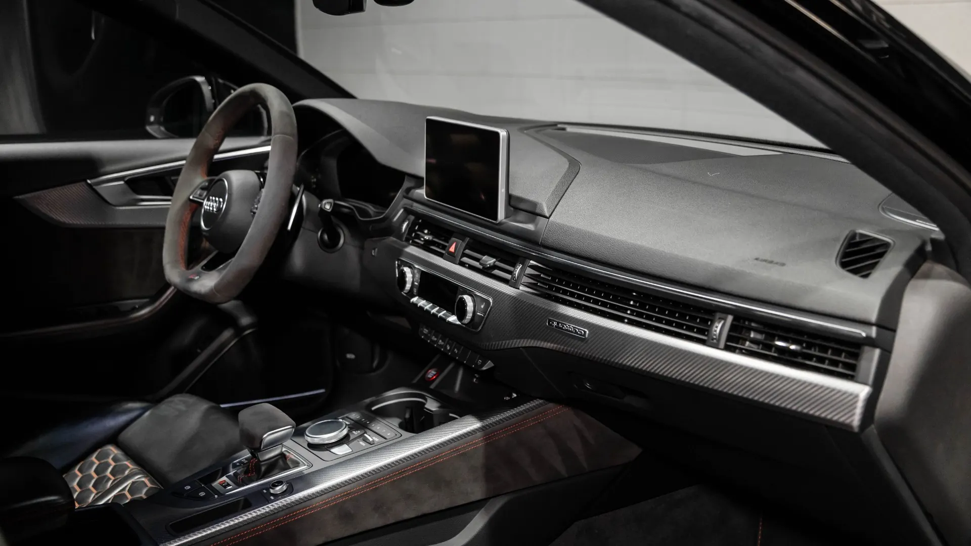 Audi RS4 — photo 25