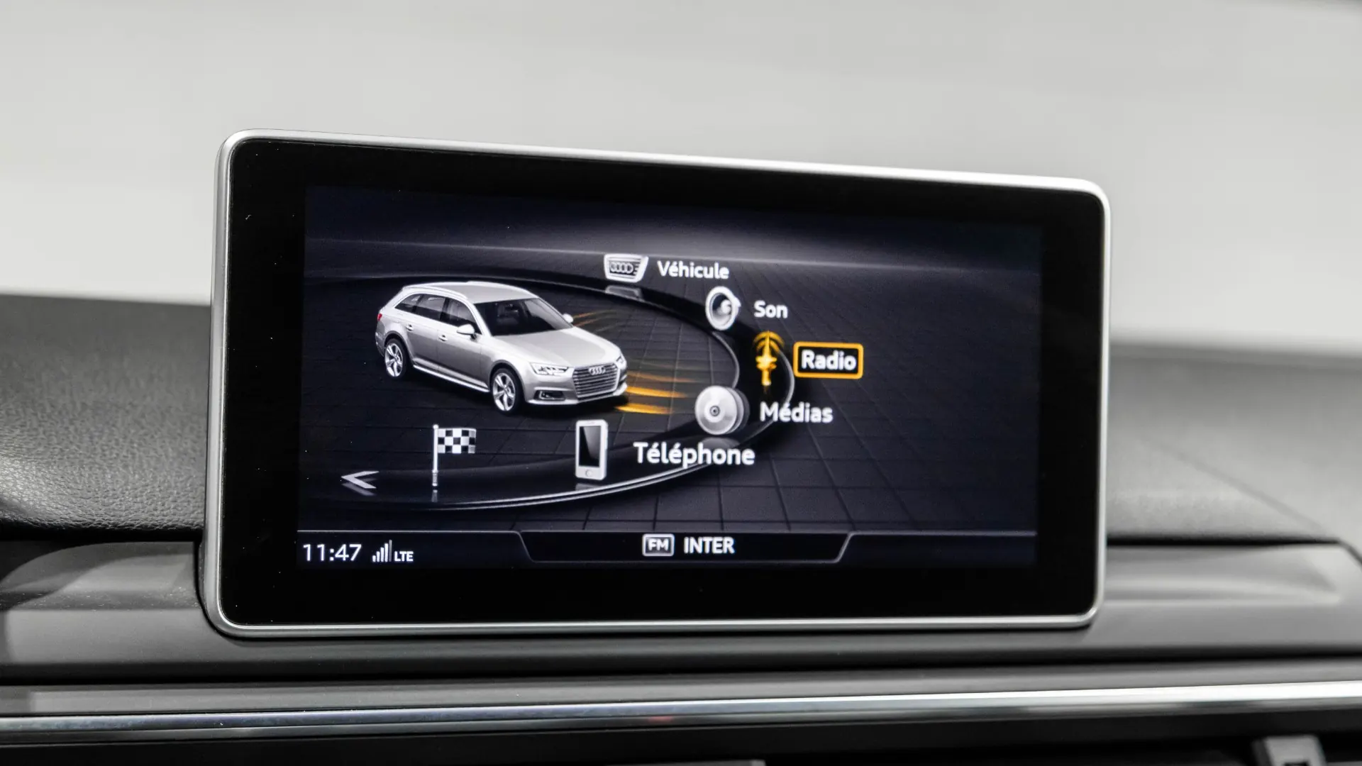 Audi RS4 — photo 17