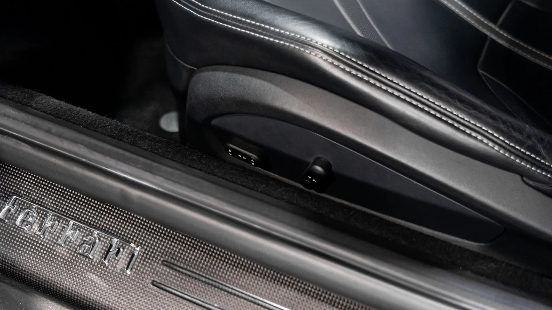 Ferrari 812 — photo 15