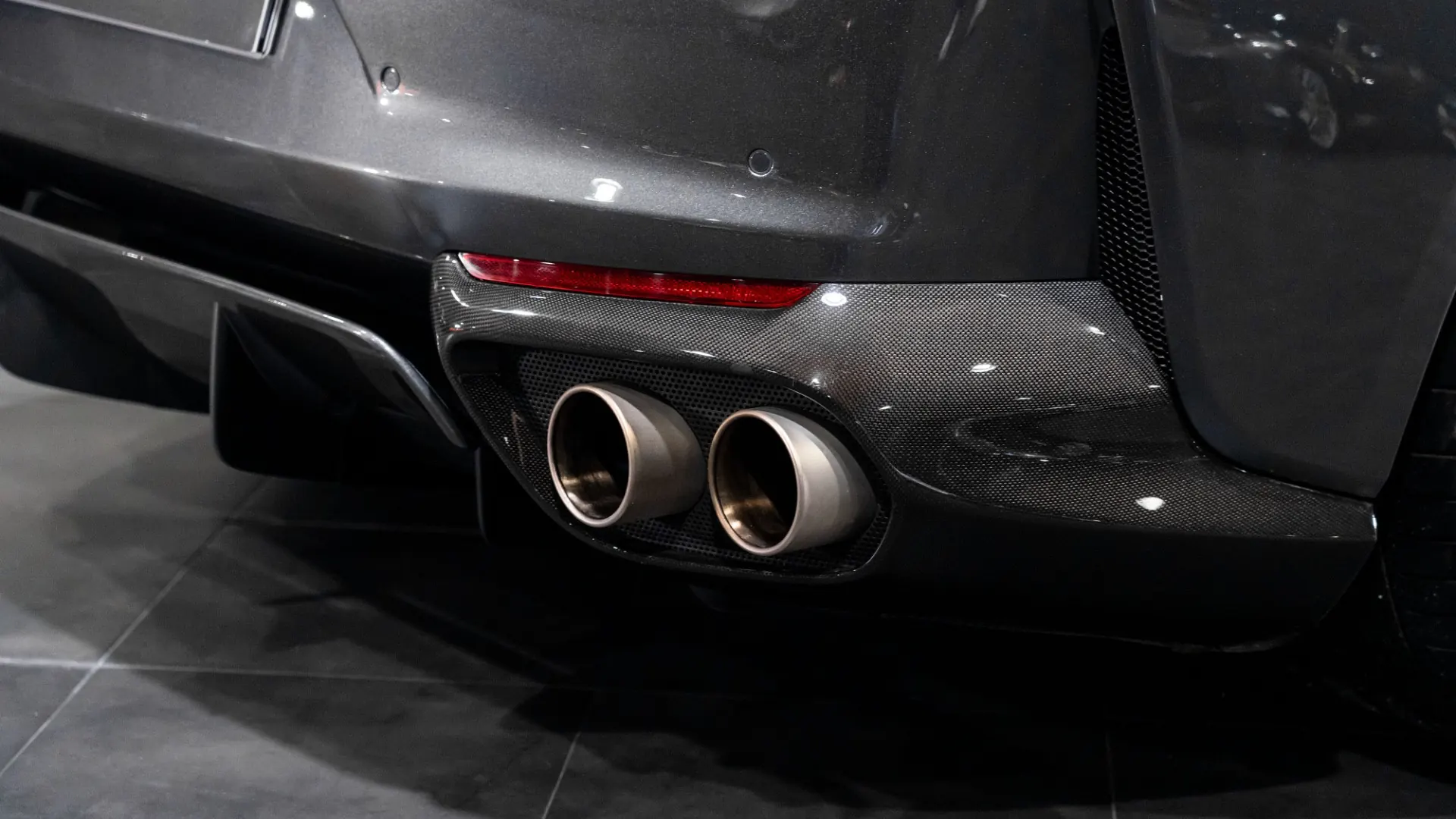 Ferrari 812 — photo 9