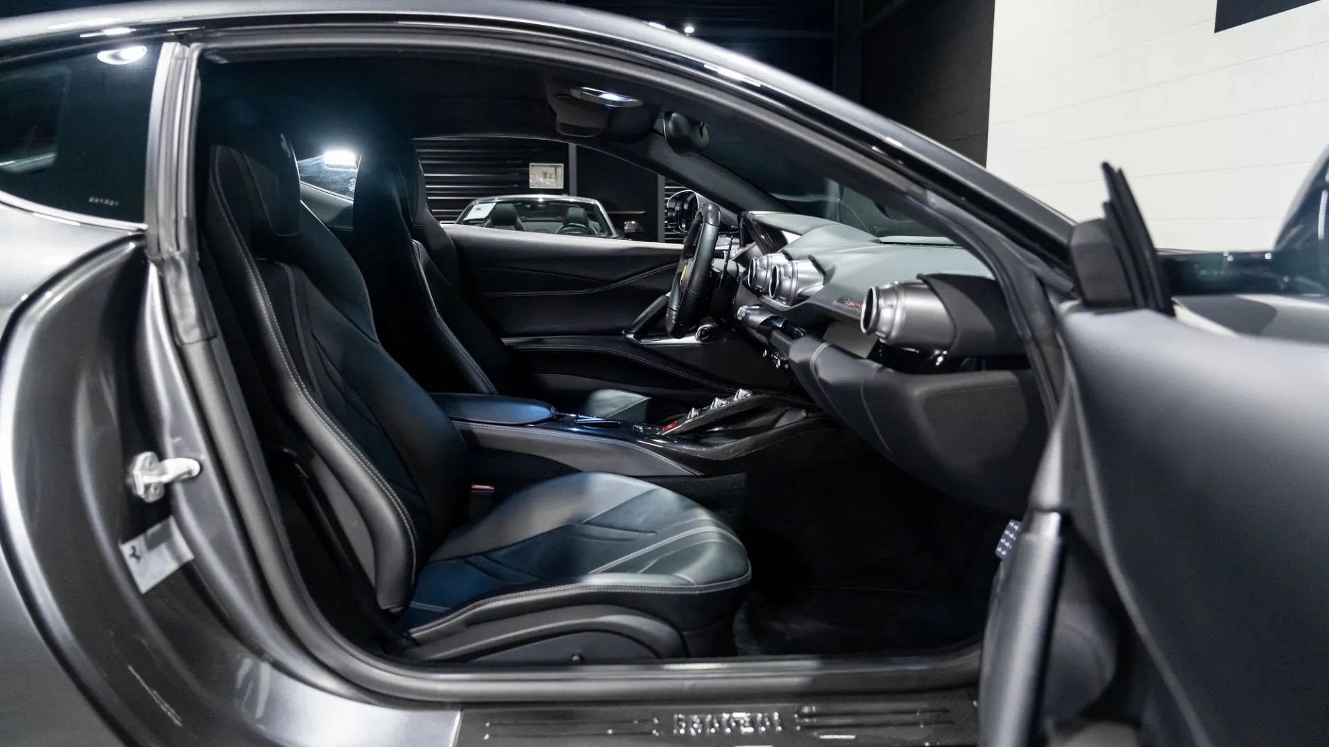 Ferrari 812 — photo 11