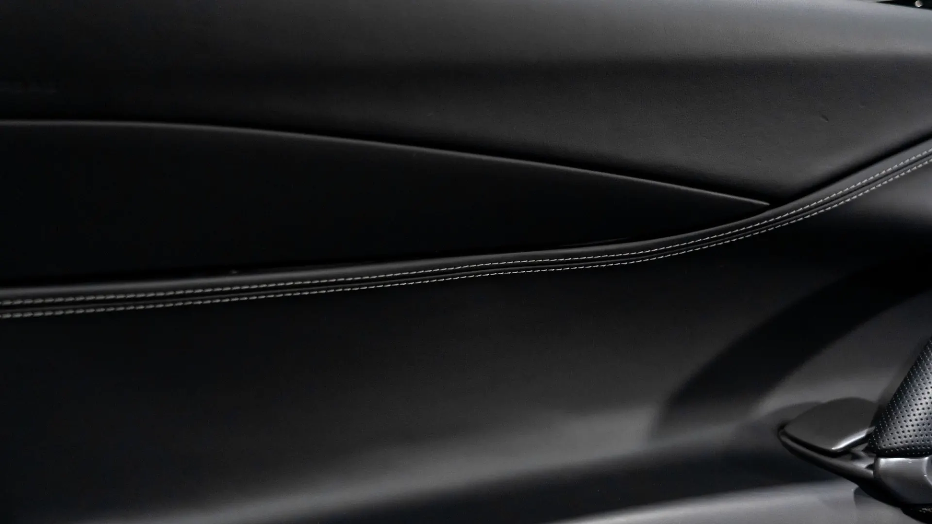 Ferrari 812 — photo 29