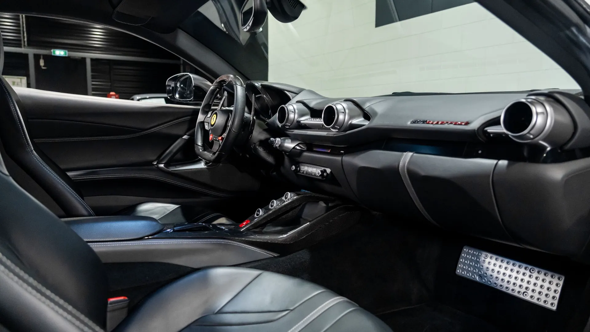 Ferrari 812 — photo 16