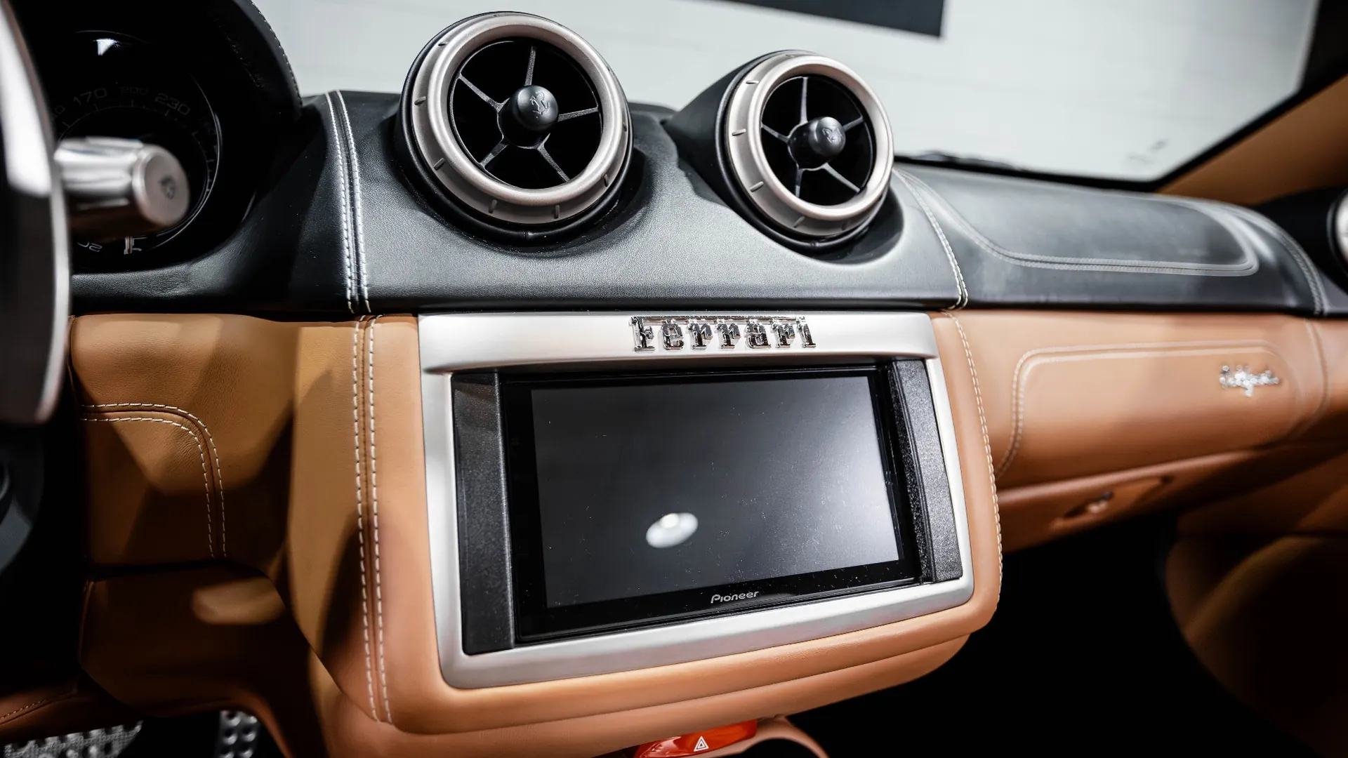 Ferrari California — photo 21